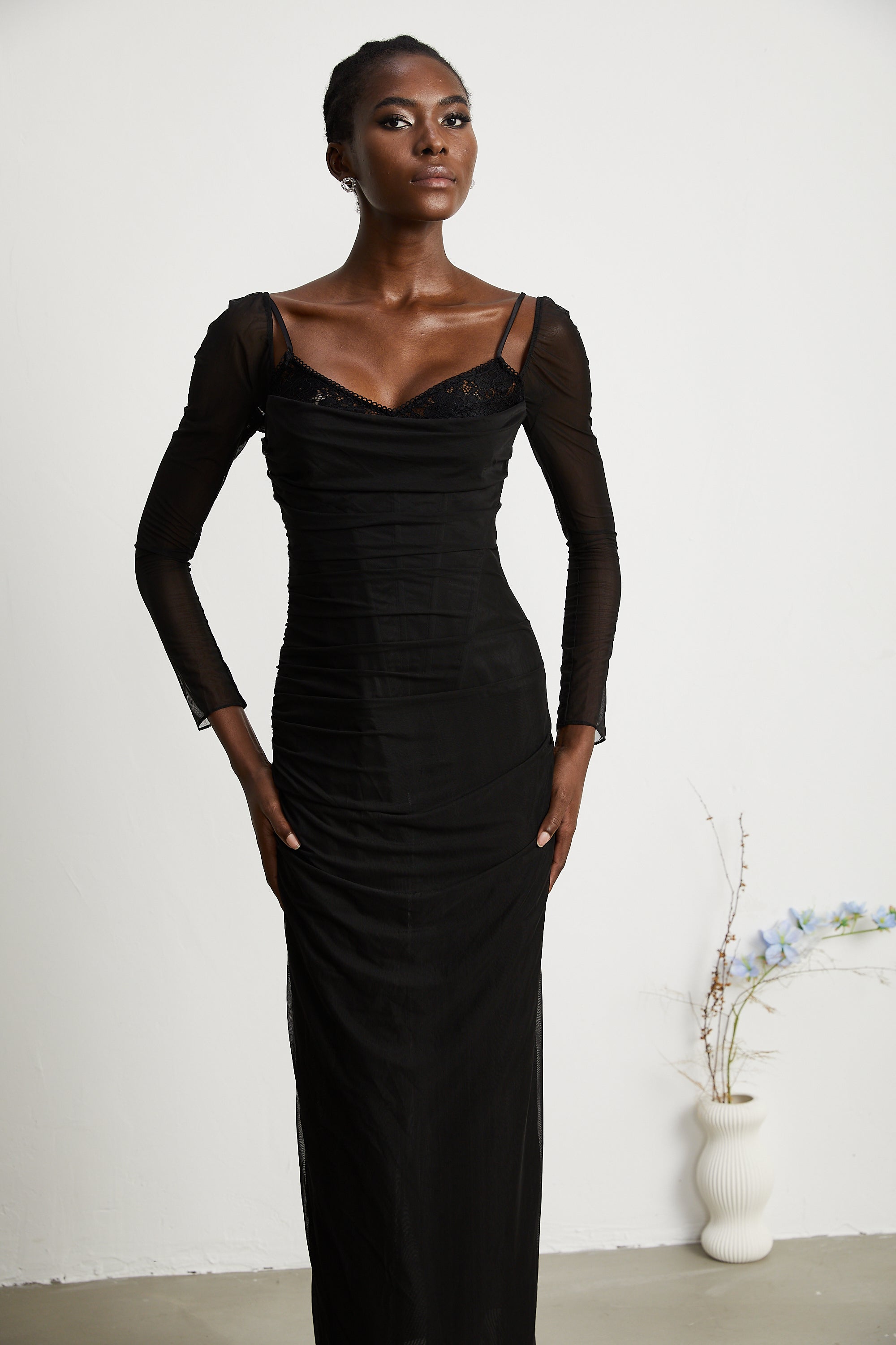 Marilyn black lace long-sleeved maxi dress