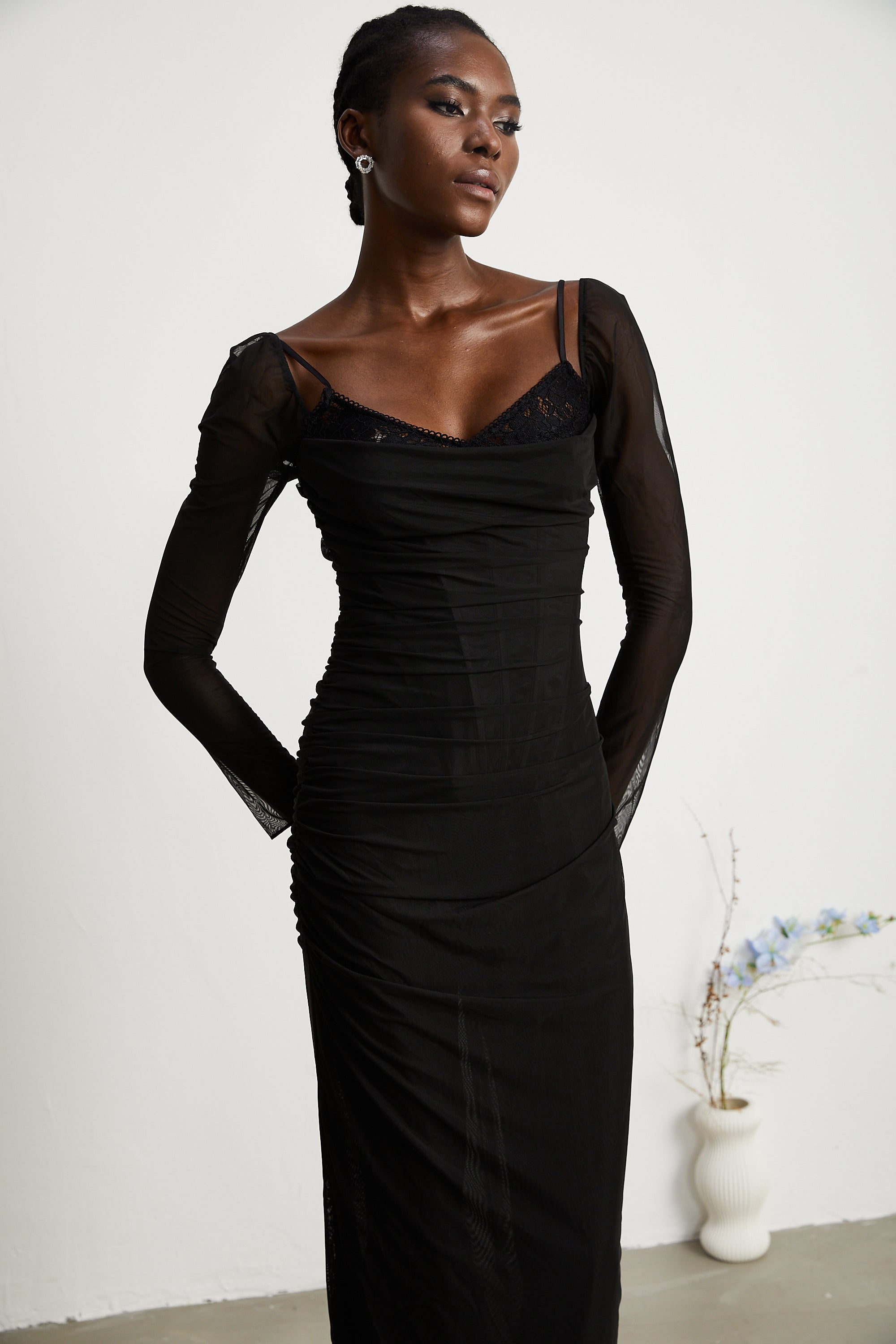 Marilyn black lace long-sleeved maxi dress