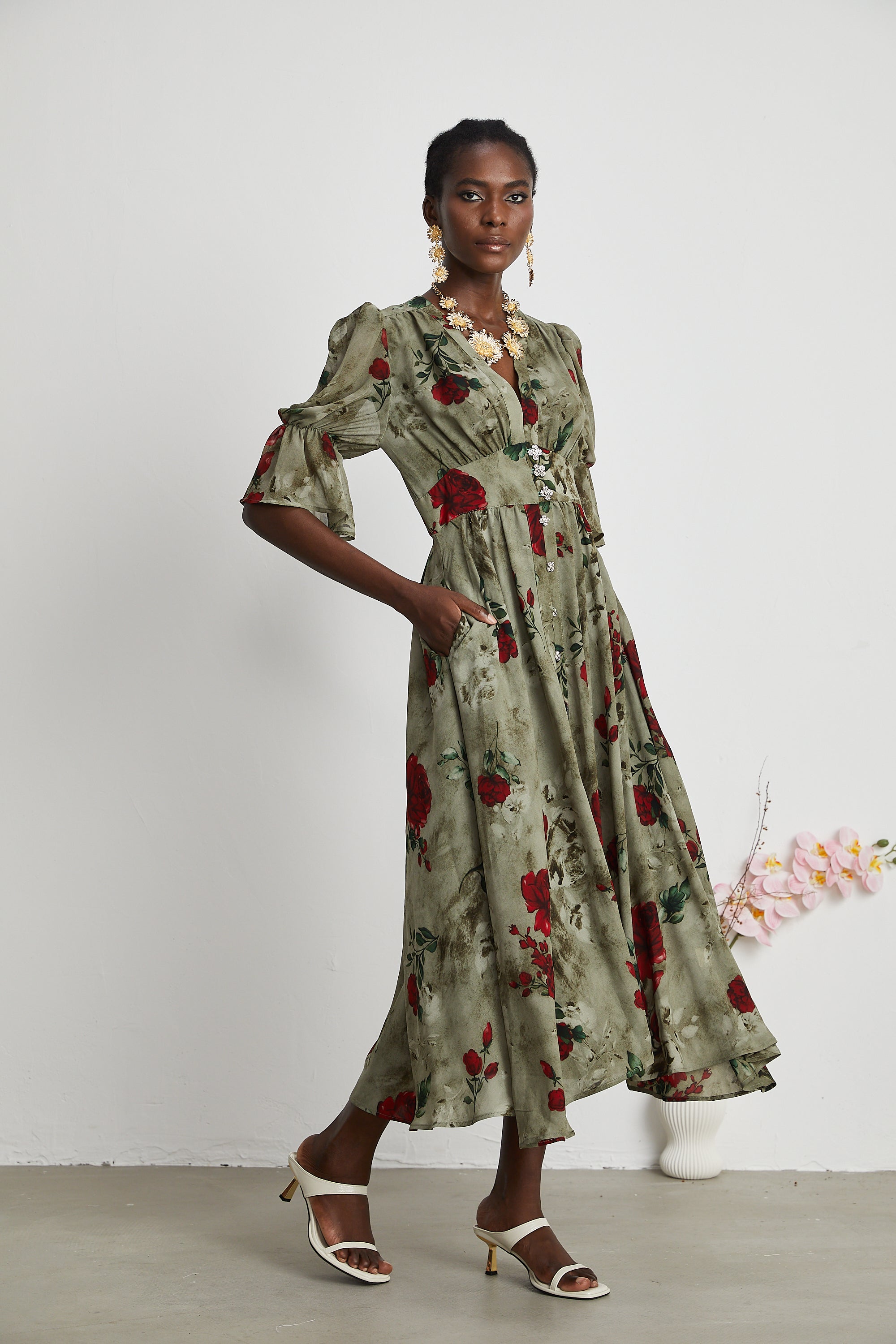 Mélisande-Midikleid mit Blumenprint und V-Ausschnitt 