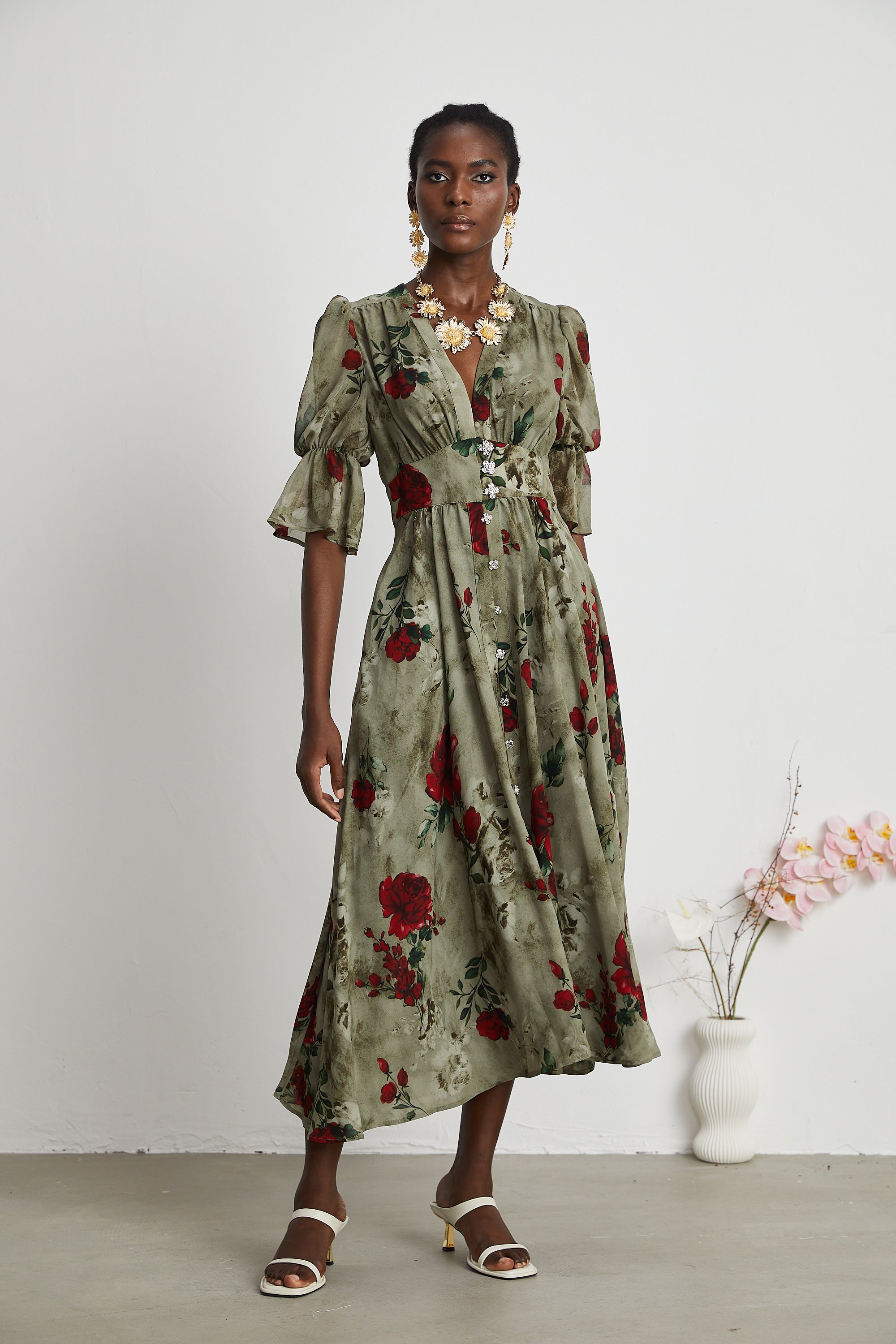 Mélisande-Midikleid mit Blumenprint und V-Ausschnitt 