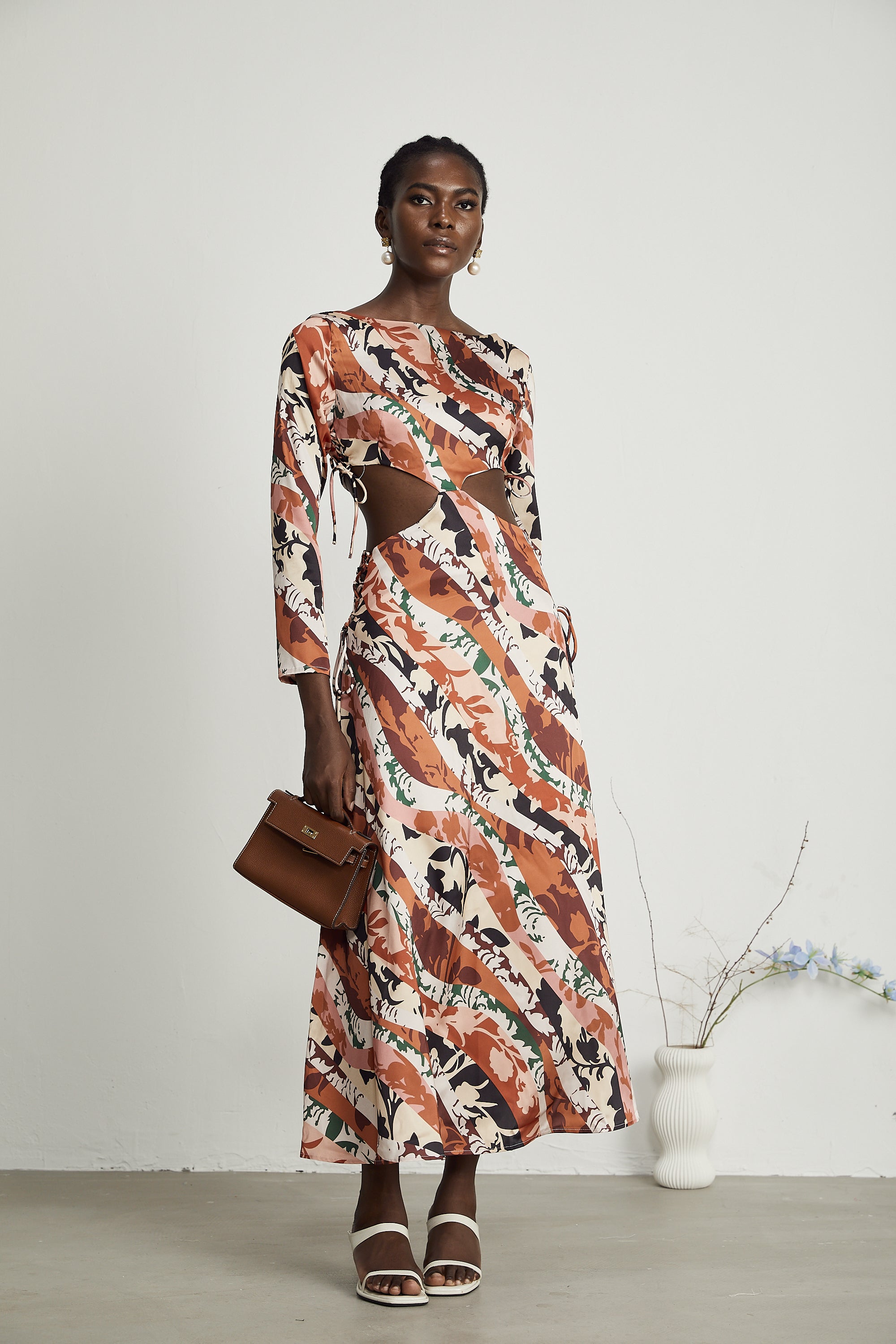 Perrine Maxikleid mit Cut-outs und Blumenprint 