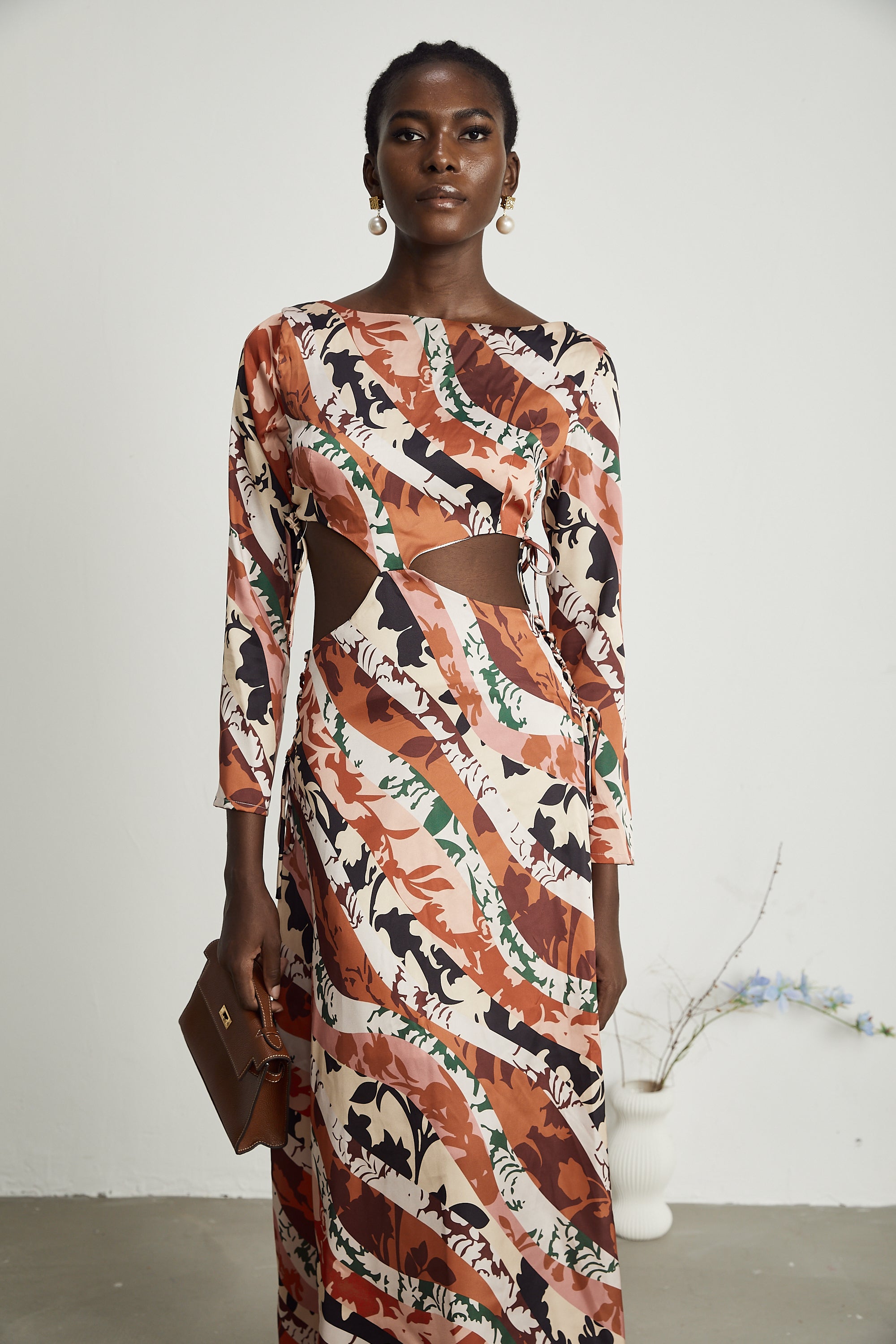 Perrine Maxikleid mit Cut-outs und Blumenprint 