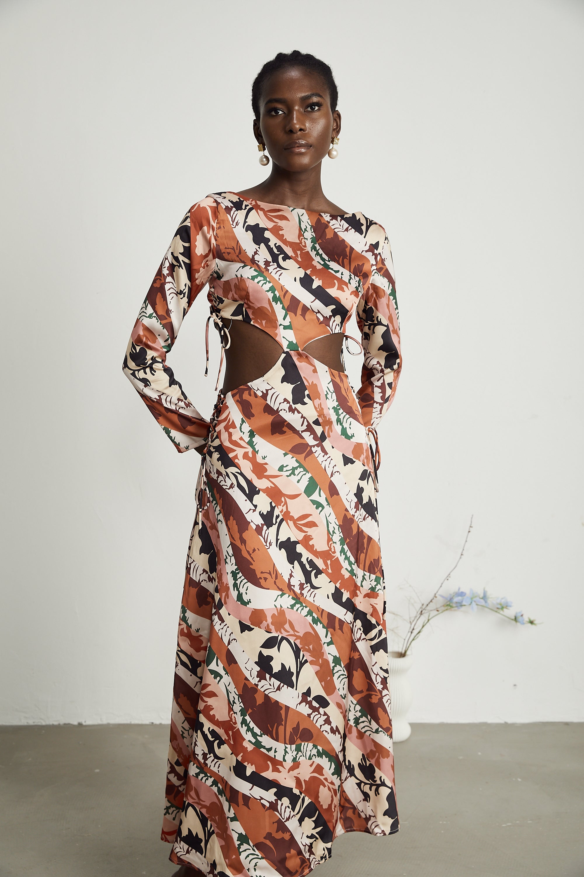 Perrine Maxikleid mit Cut-outs und Blumenprint 