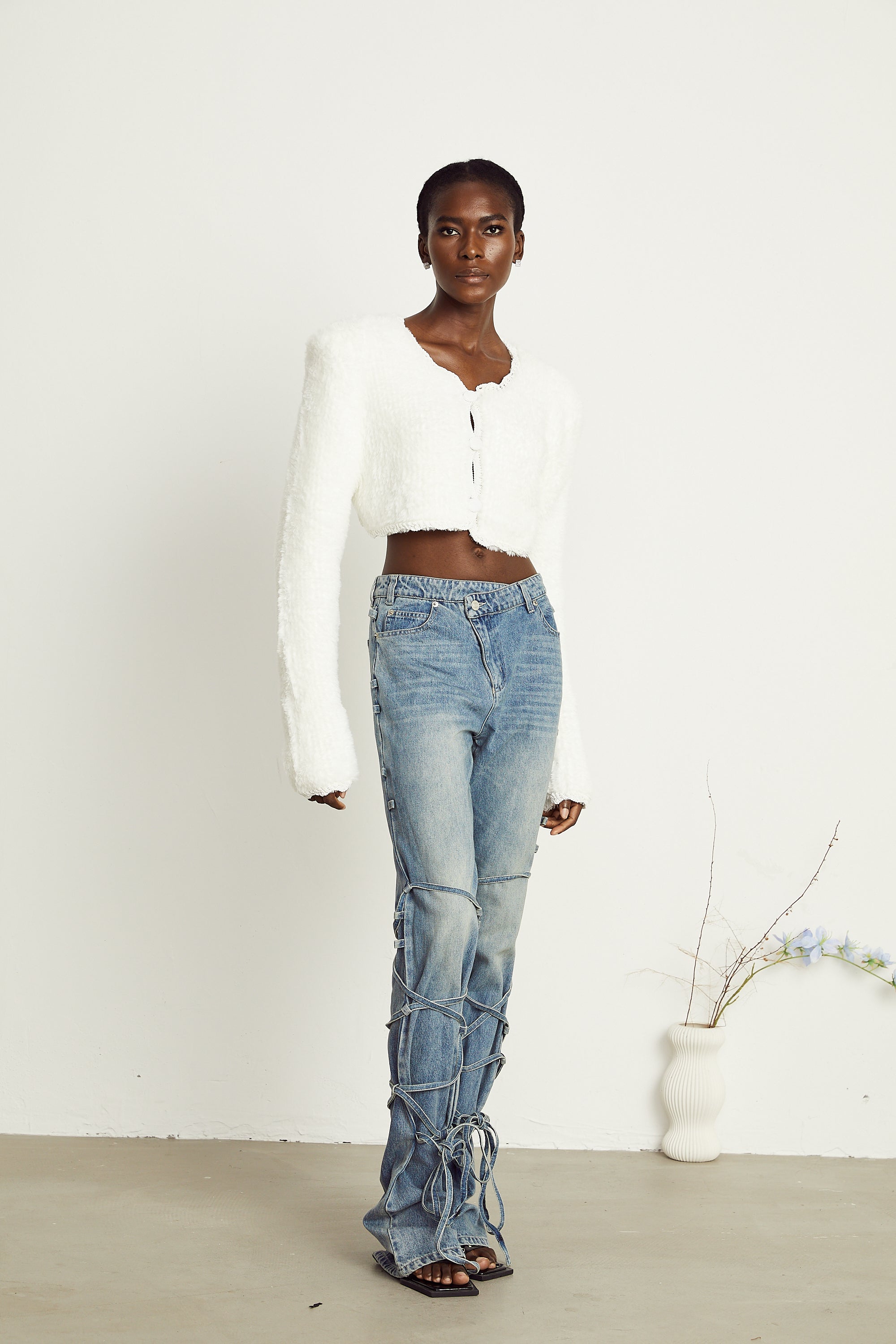 Daphné white fluffy-knit cropped cardigan