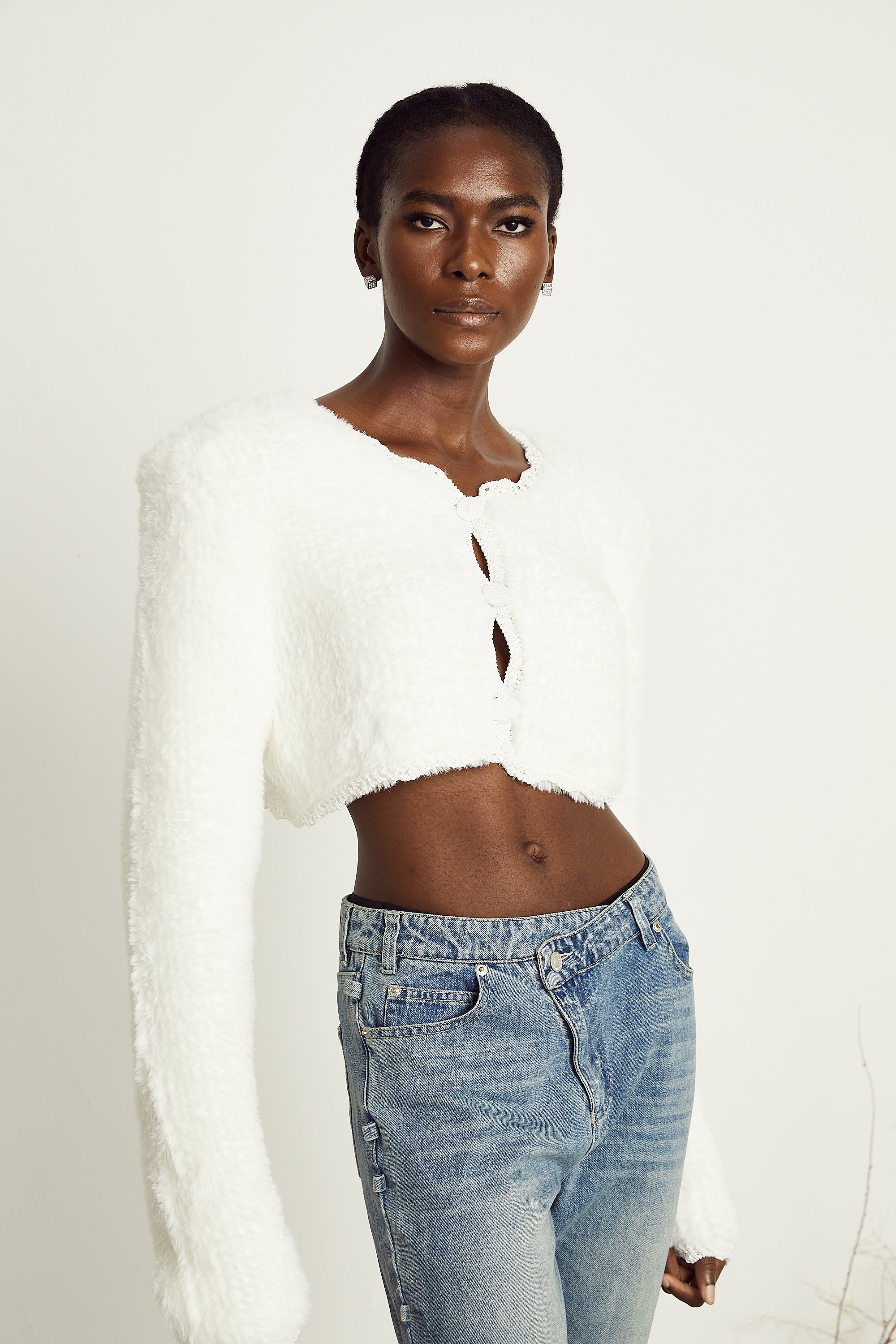 Daphné white fluffy-knit cropped cardigan