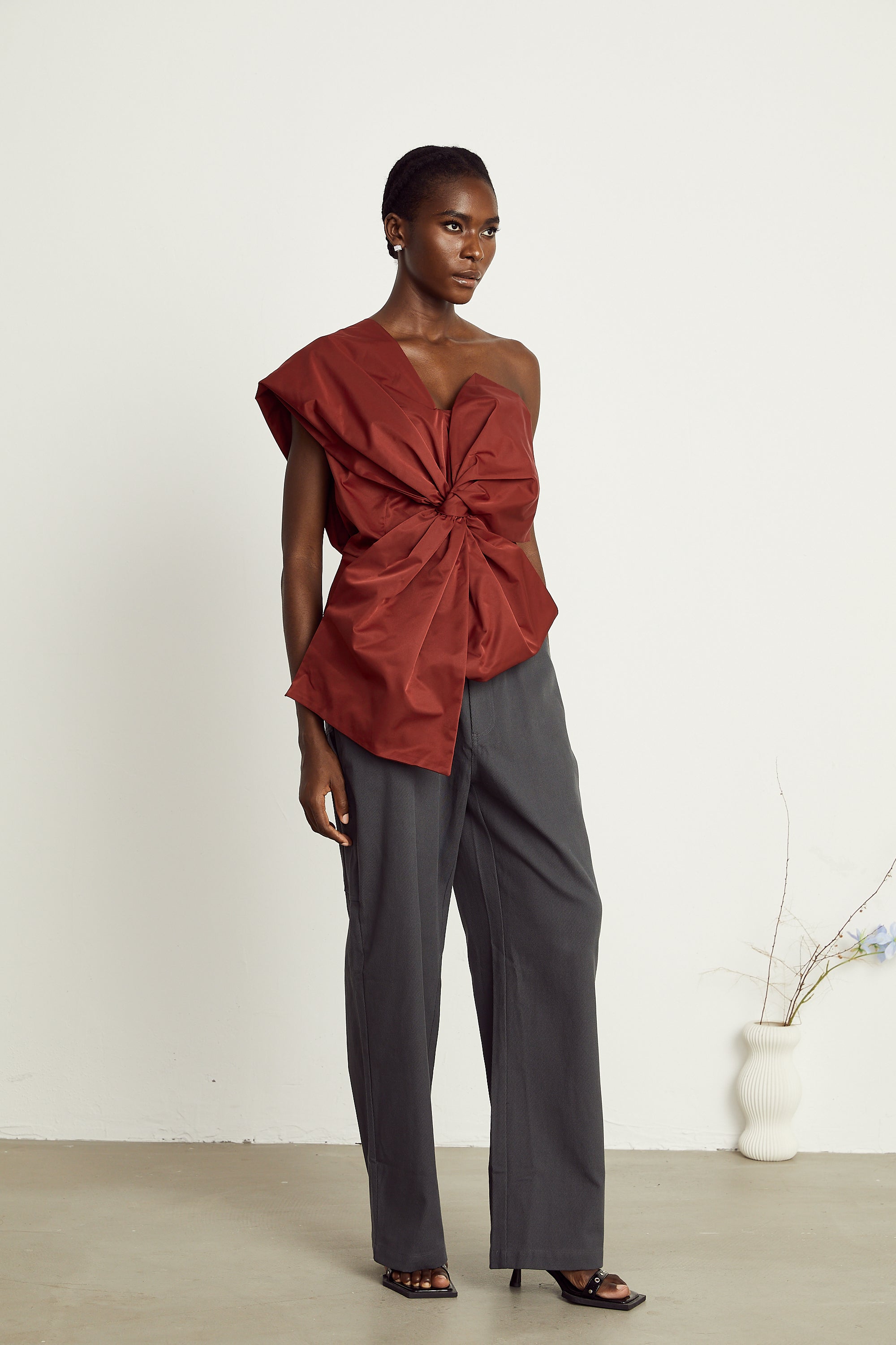 Hermine red bow-detail asymmetric top