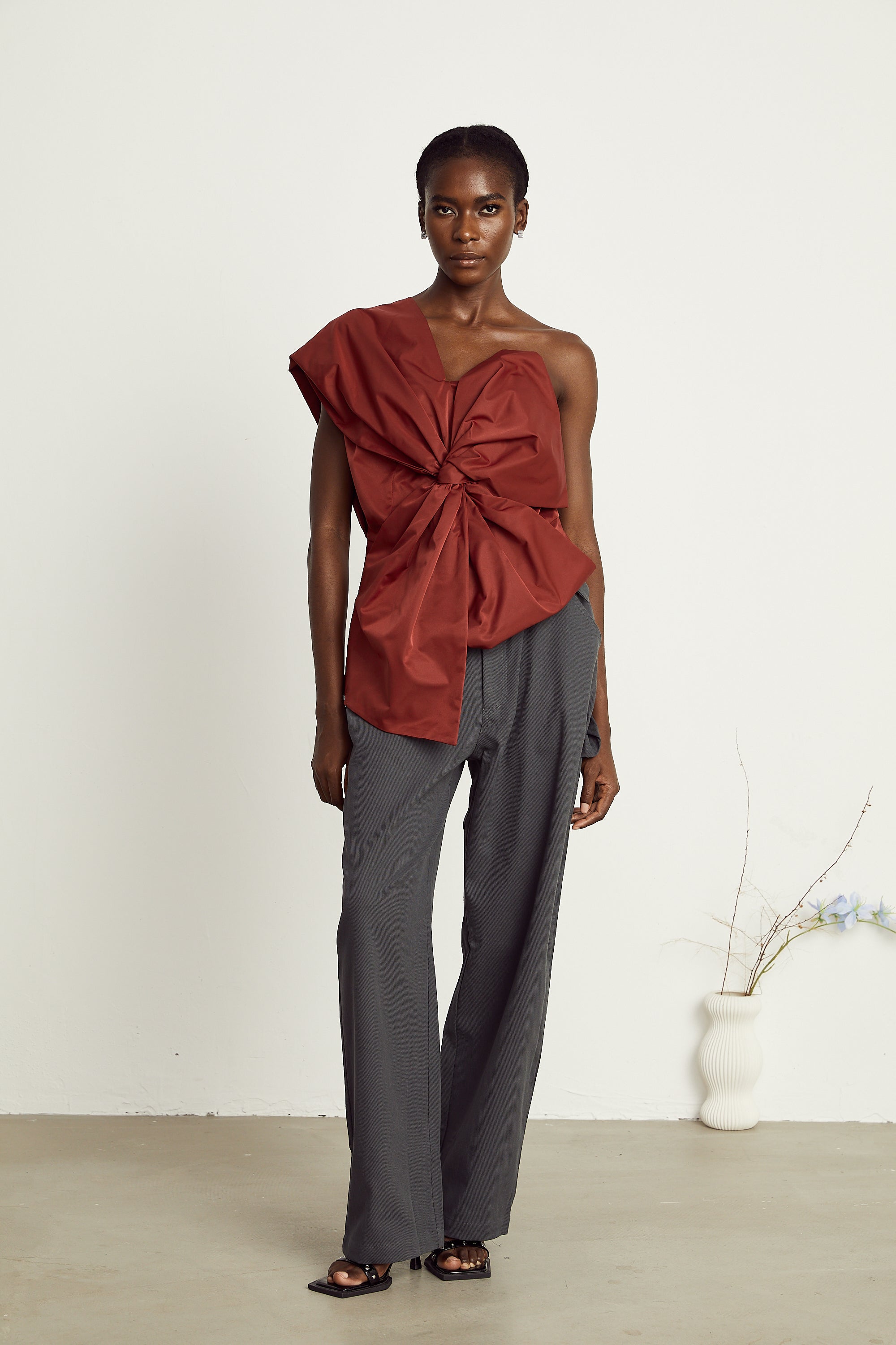 Hermine red bow-detail asymmetric top