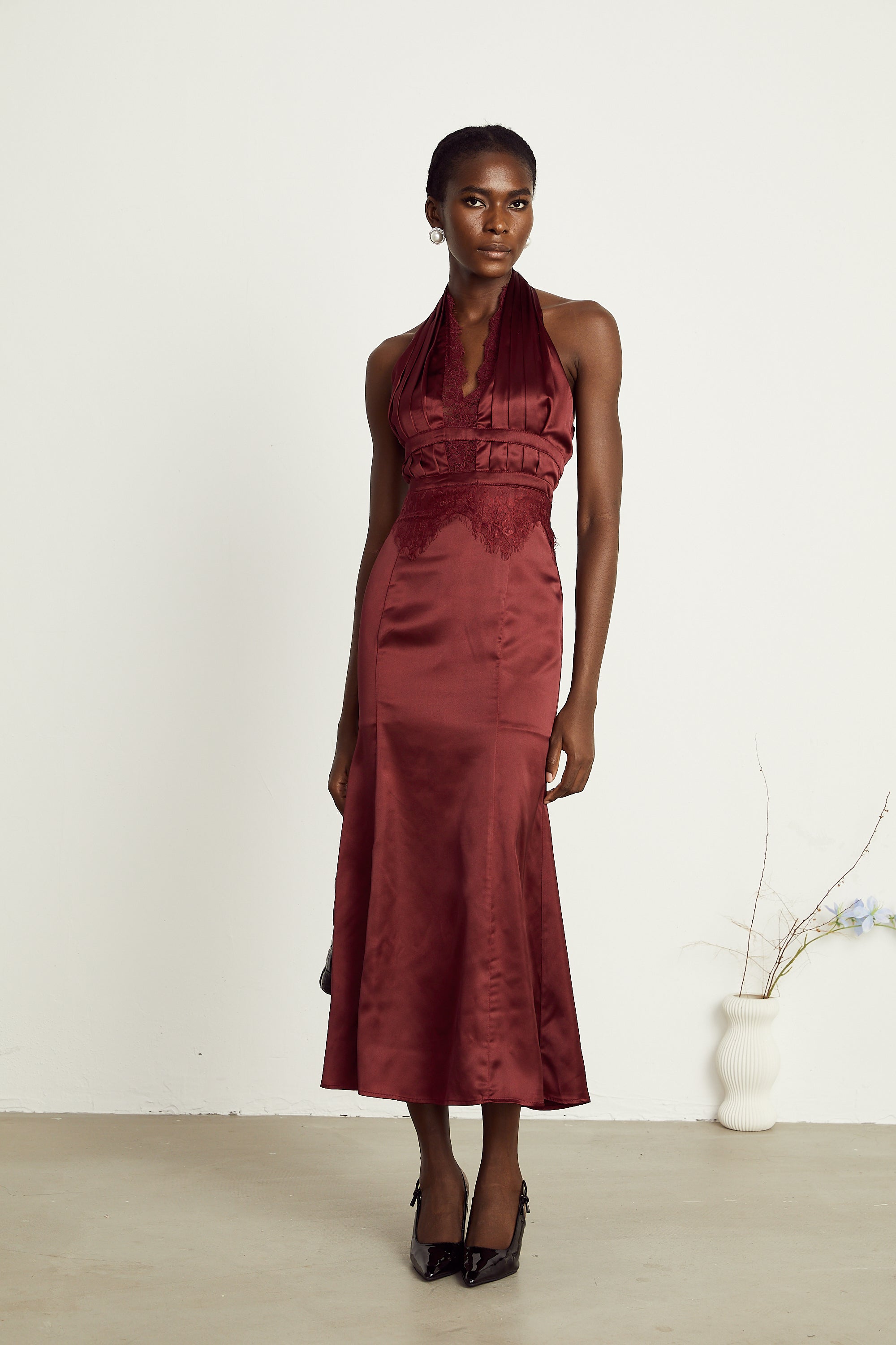 Chloé – Rotes Neckholder-Maxikleid mit Spitzendetails