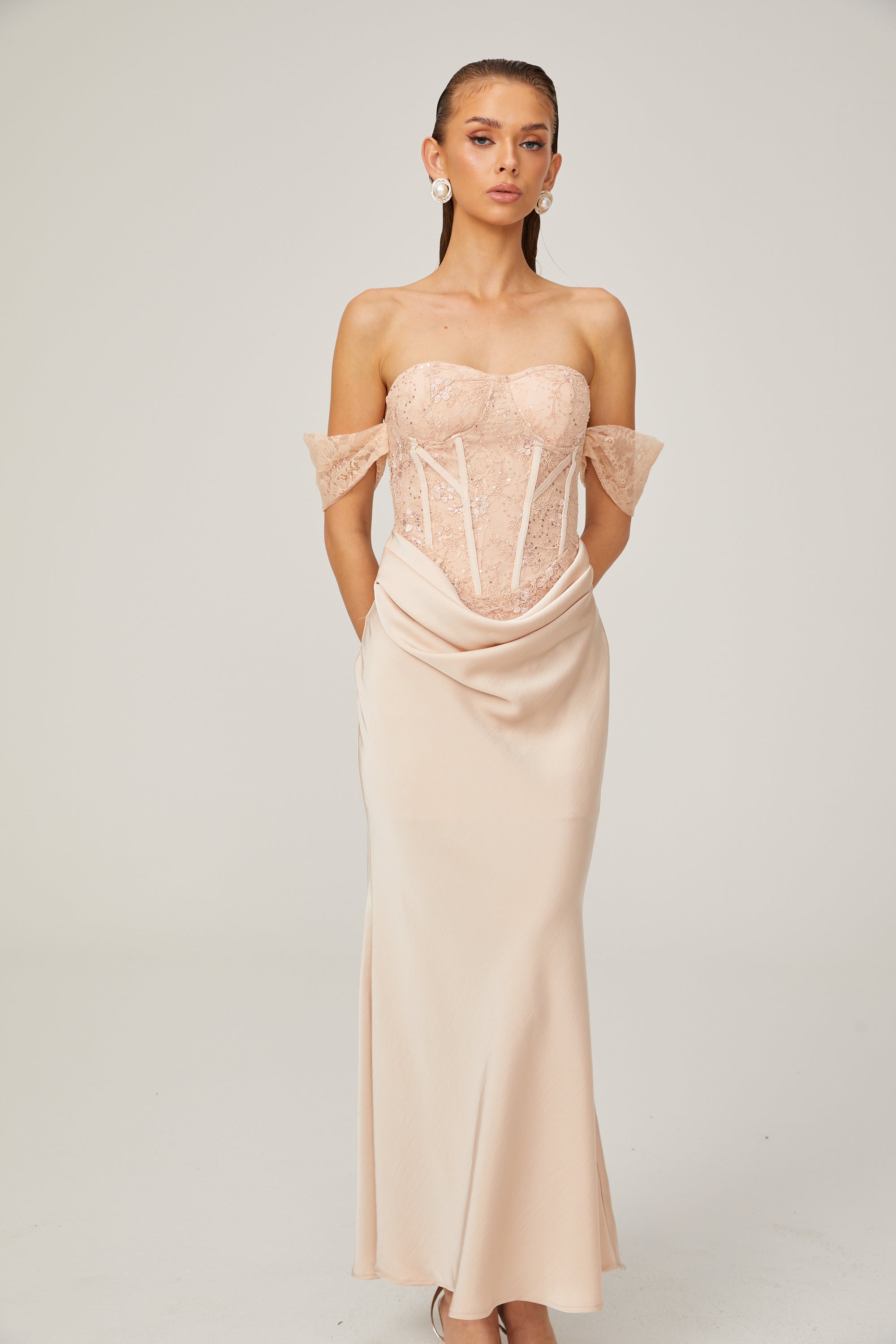 Ariane – Drapiertes Midikleid mit rosa Spitzeneinsatz