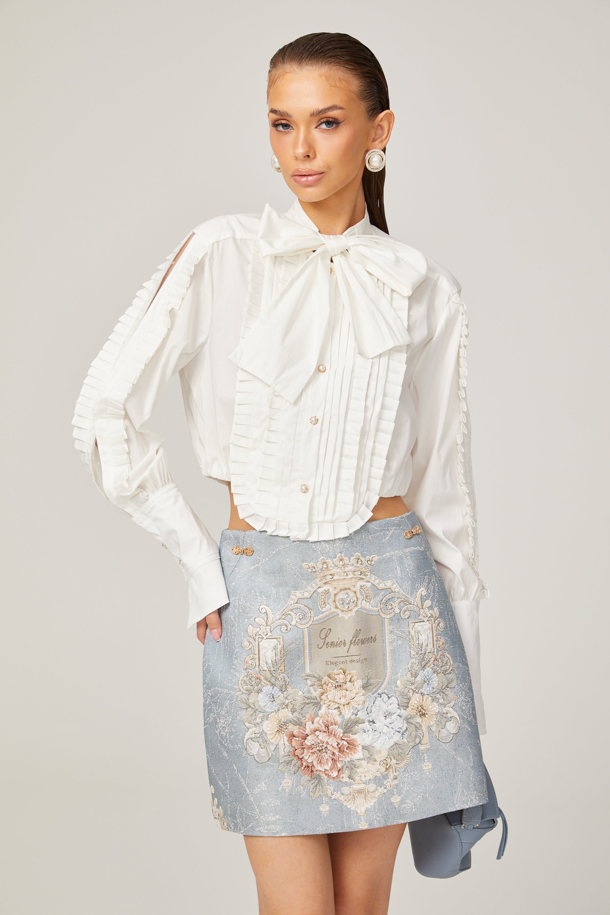 Aliénor blue embroidered mini skirt