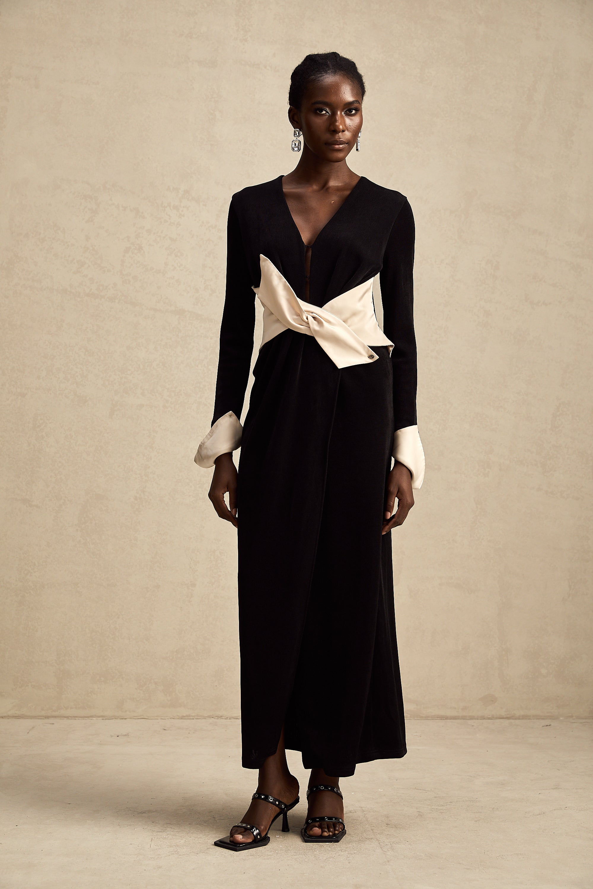 Karine contrast-color bowknot cut-out v-neck maxi dress