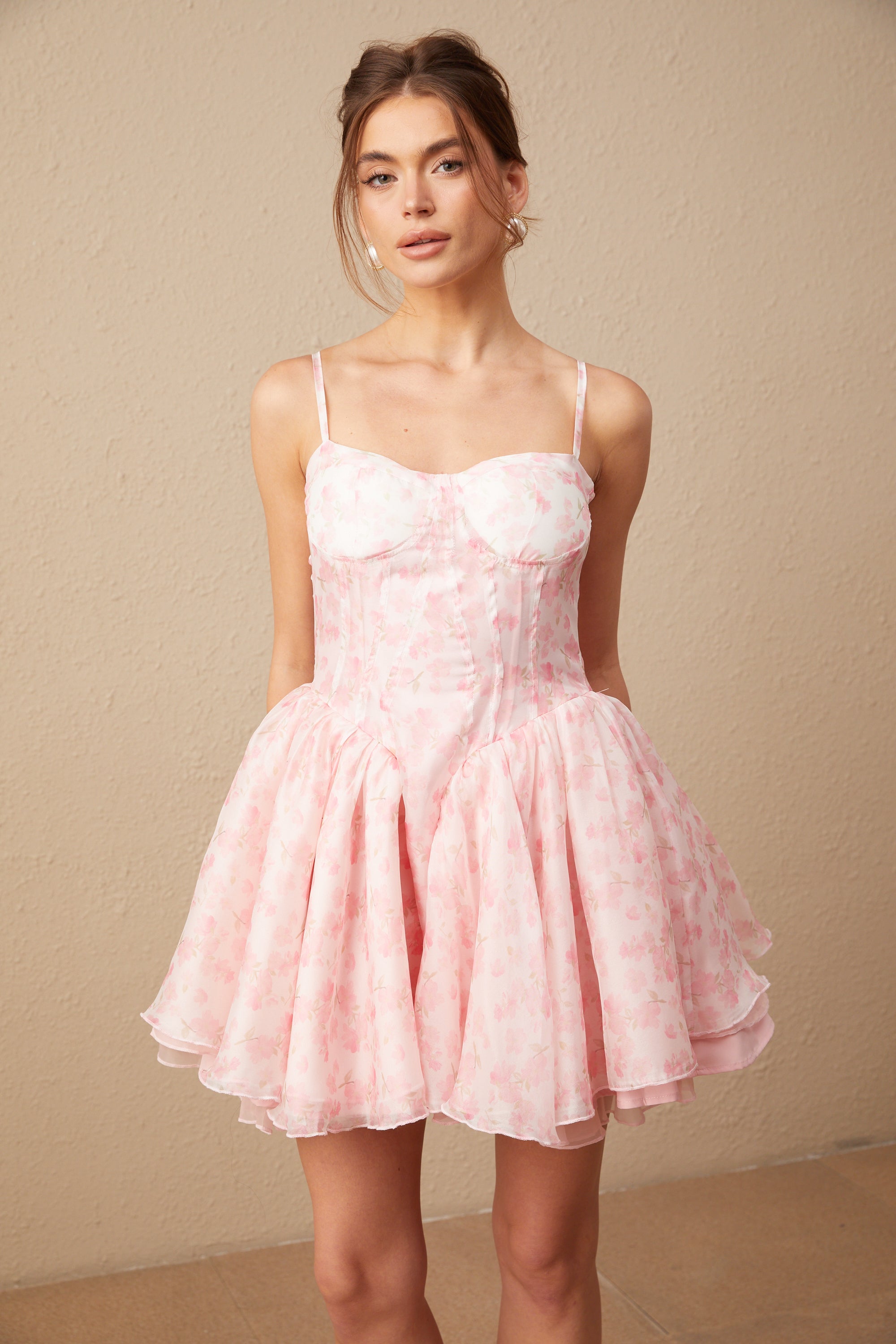 Rosa Puff-Minikleid mit Blumendruck von Thérèse