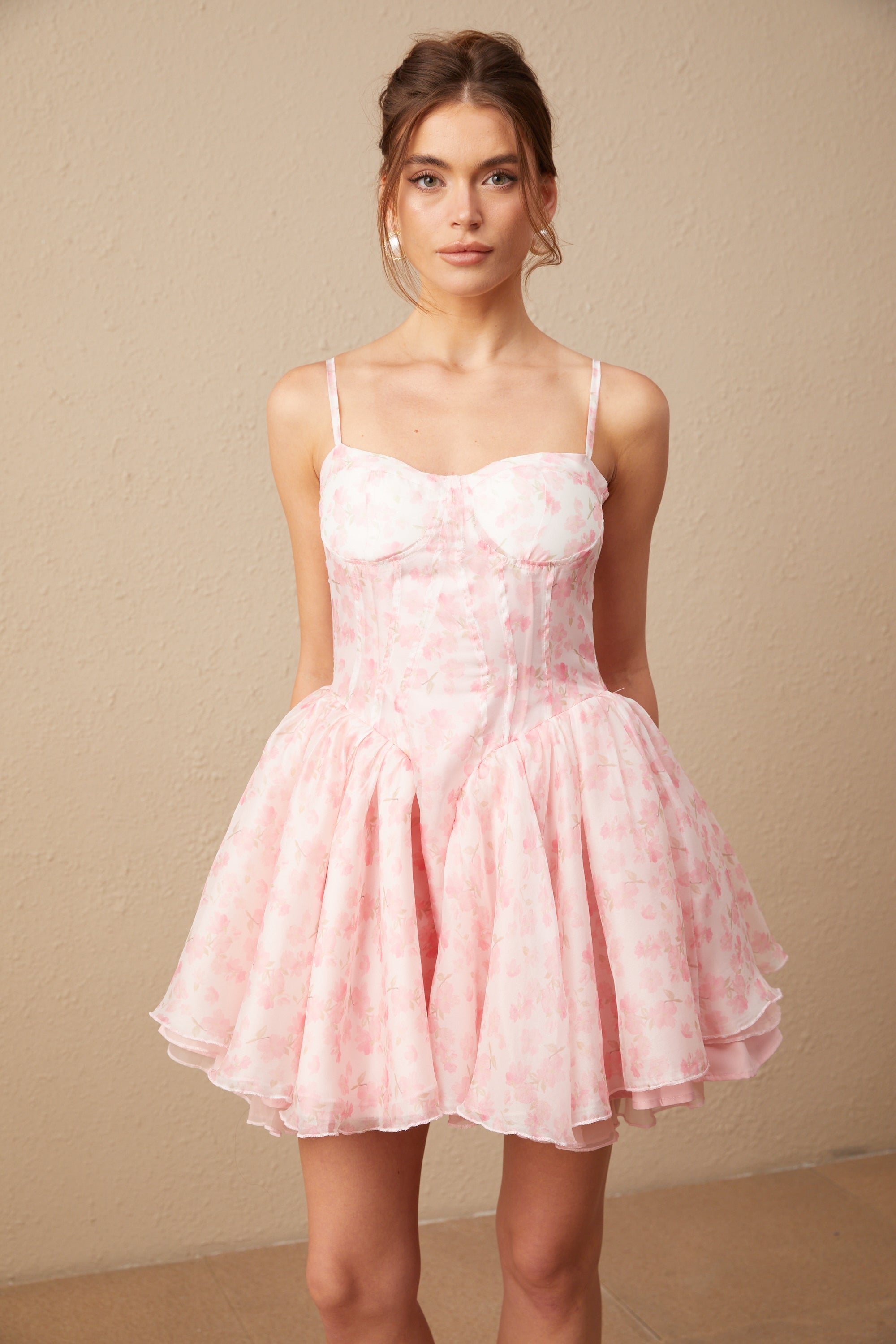 Rosa Puff-Minikleid mit Blumendruck von Thérèse