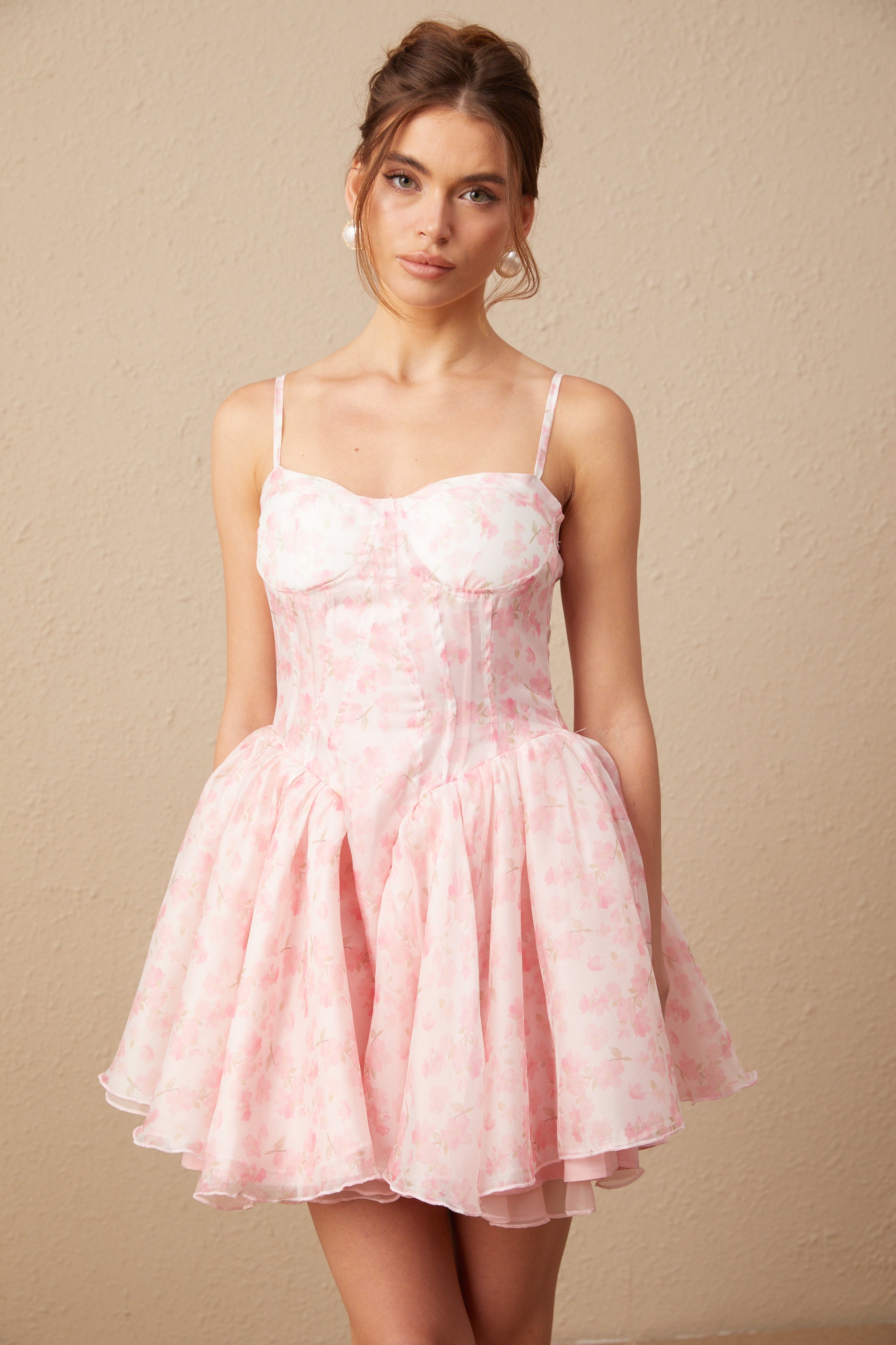 Rosa Puff-Minikleid mit Blumendruck von Thérèse