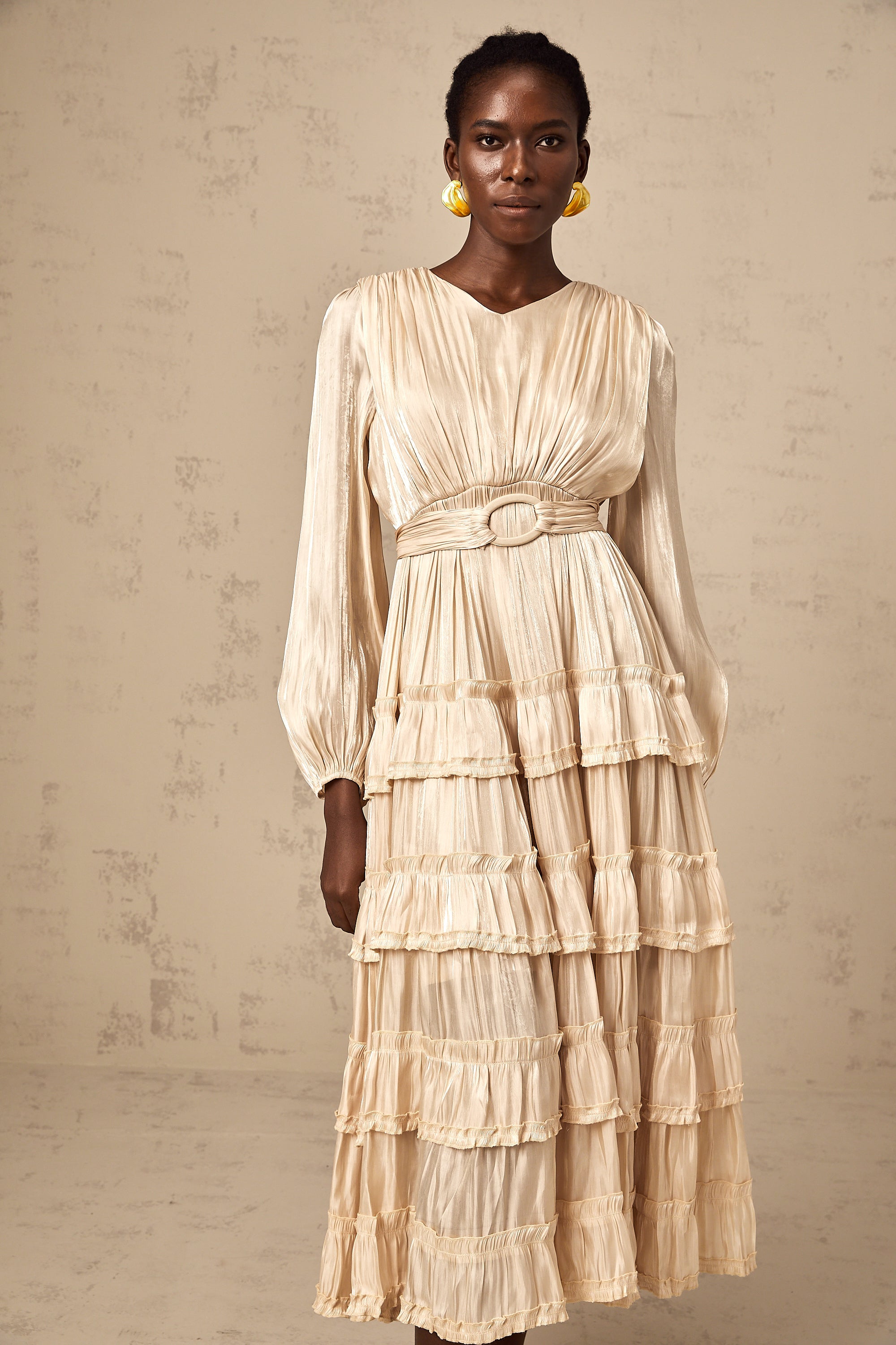 Bérénice beige glossy tiered midi dress