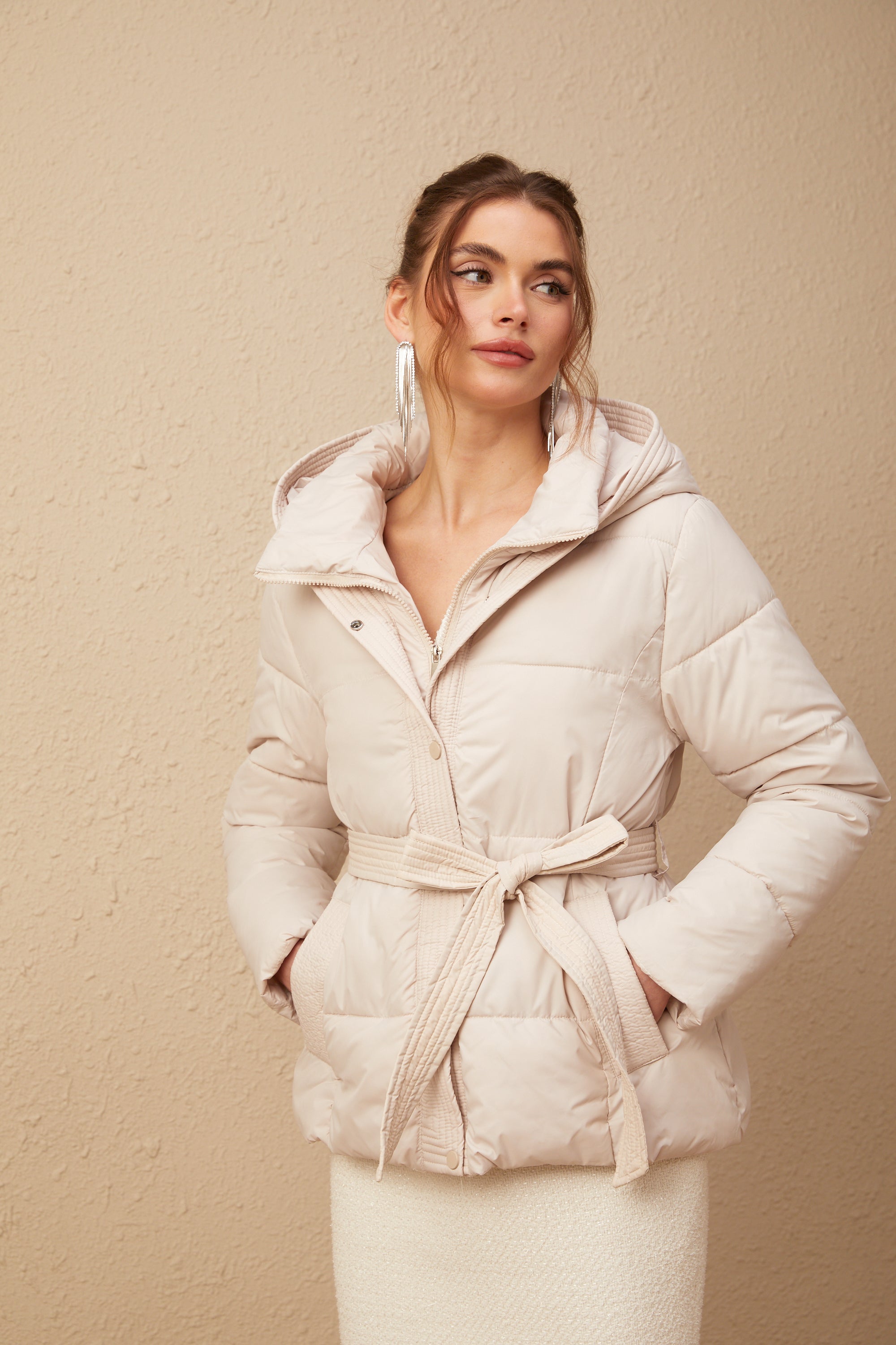 Béatrice white hood belted puffer coat