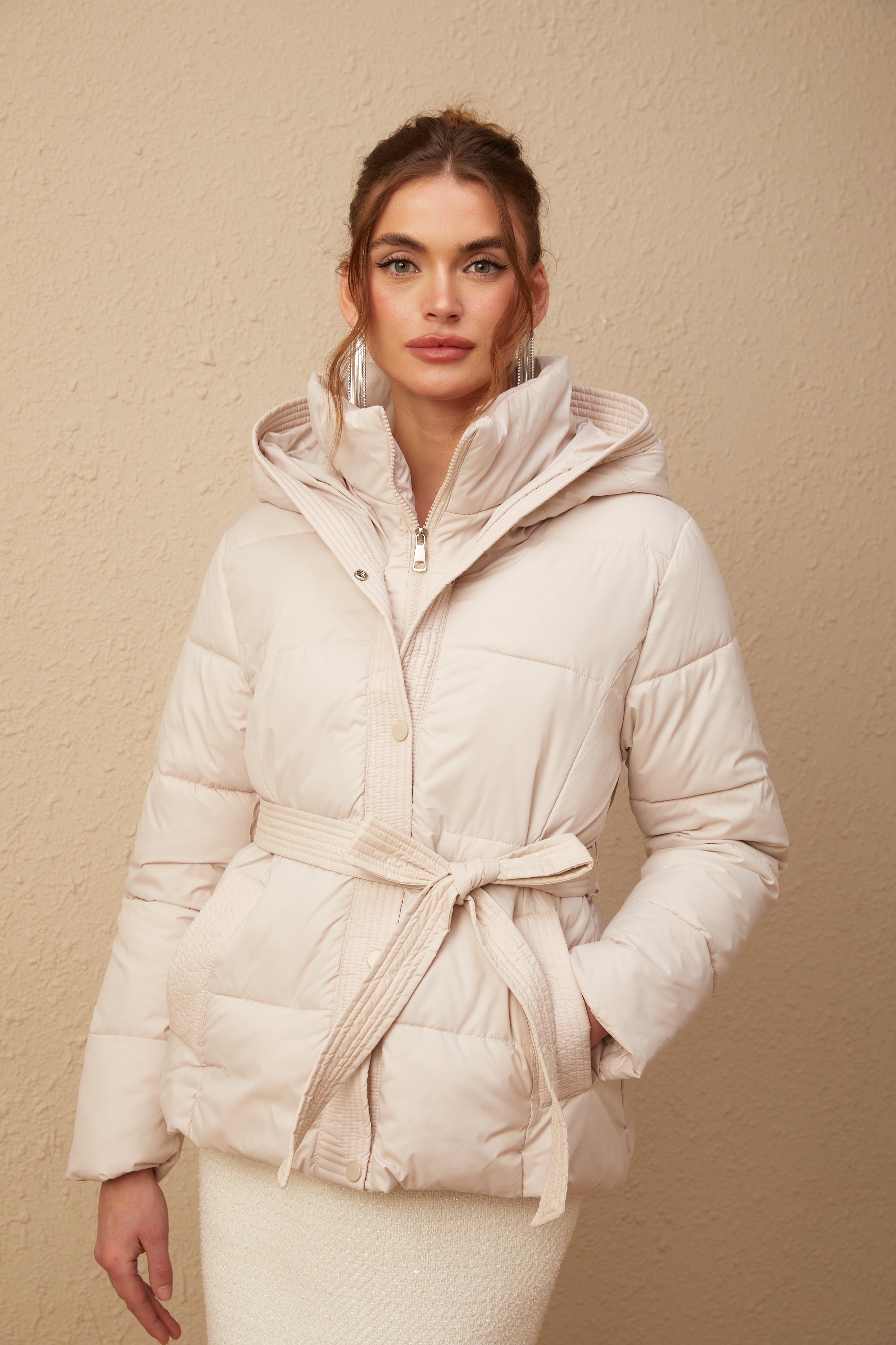 Béatrice white hood belted puffer coat