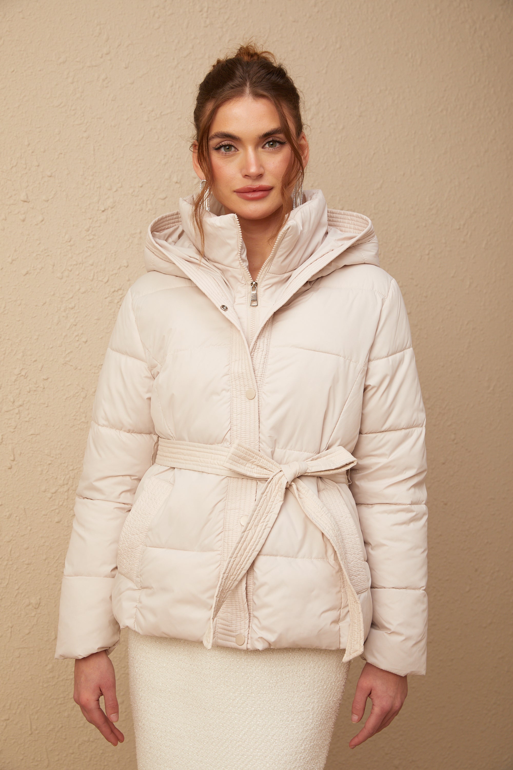 Béatrice white hood belted puffer coat