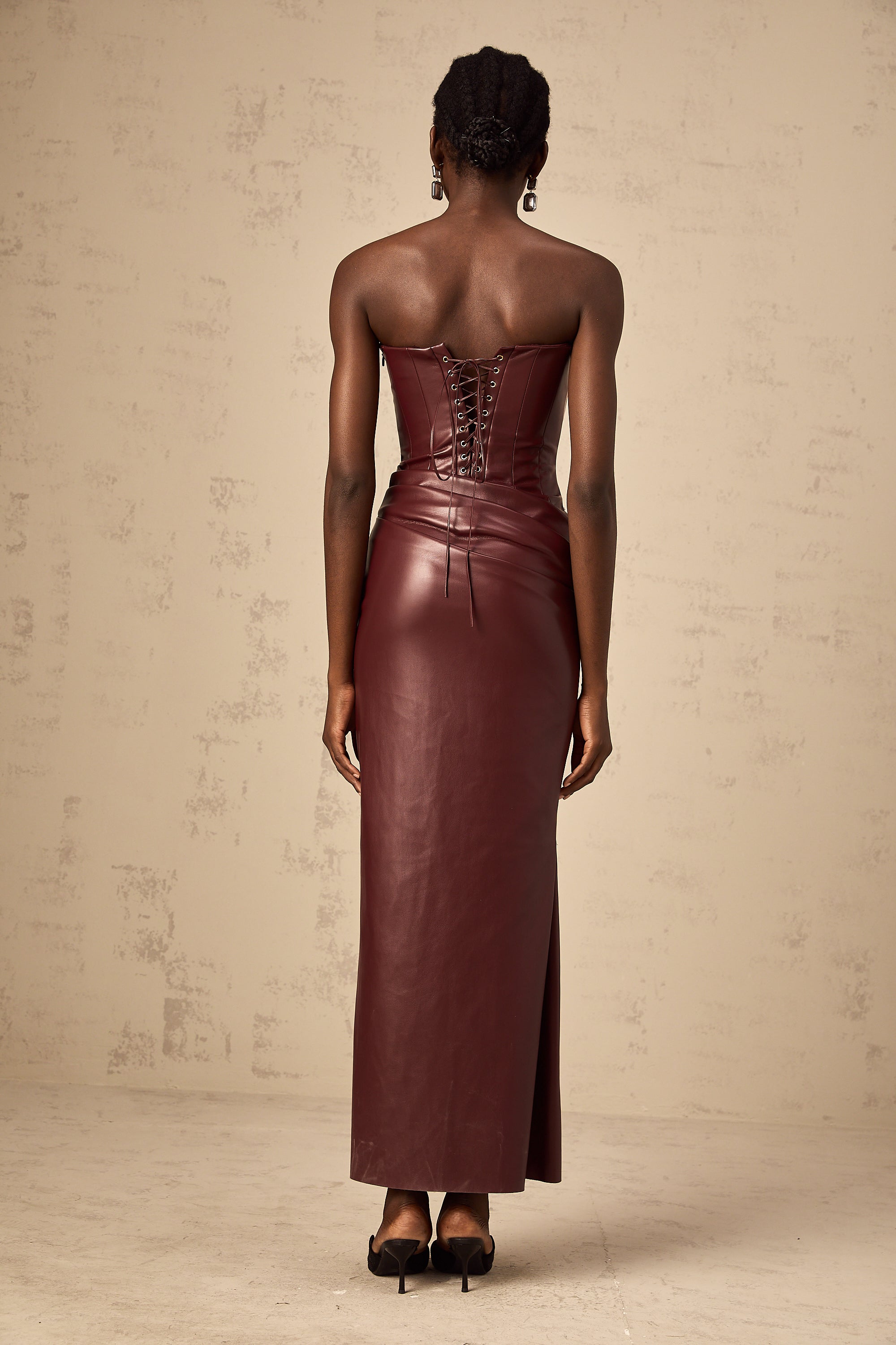 Amélie wine-red fitted leather midi dress