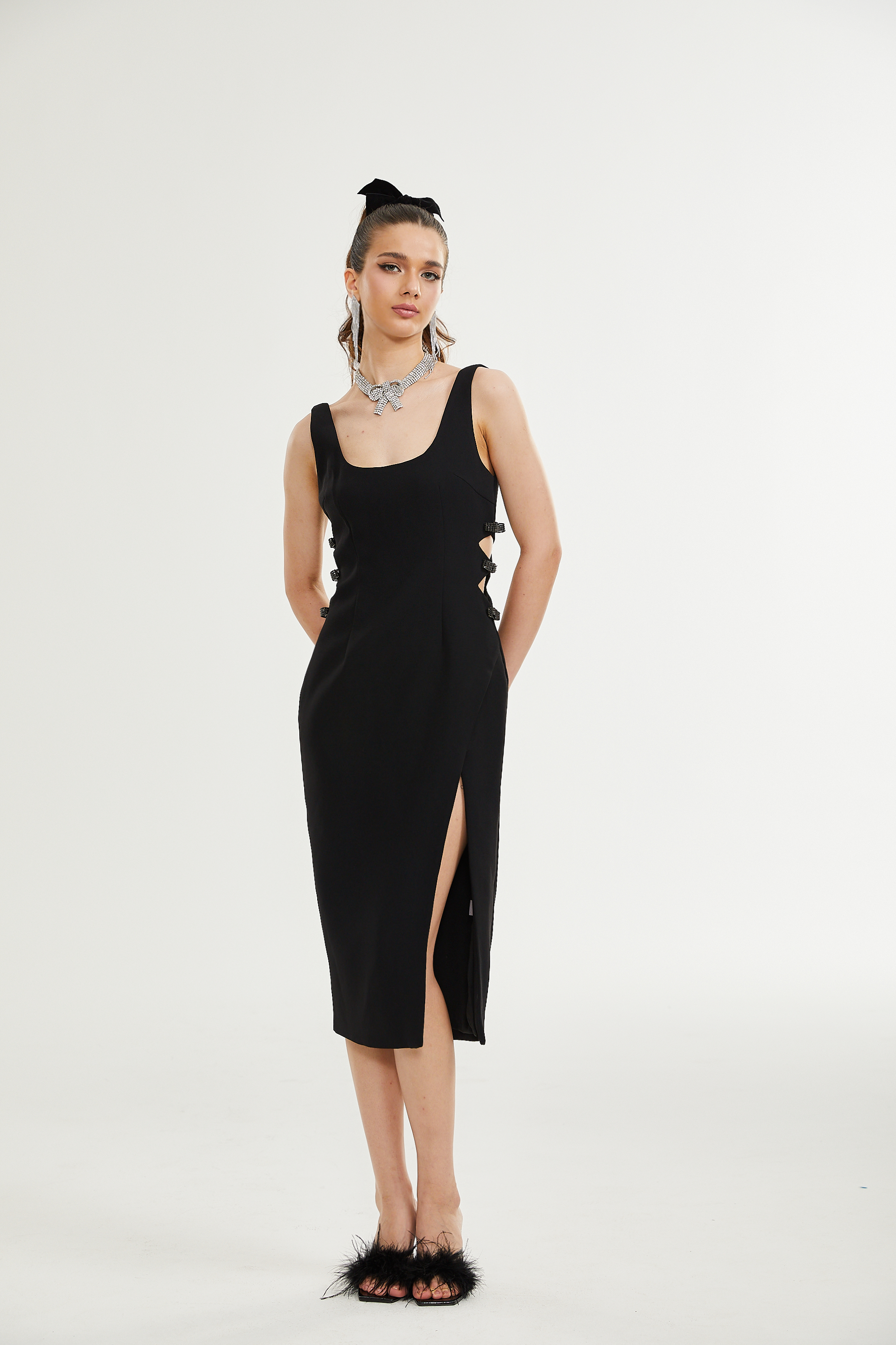 Abito midi cut-out Liane con dettaglio fiocco 