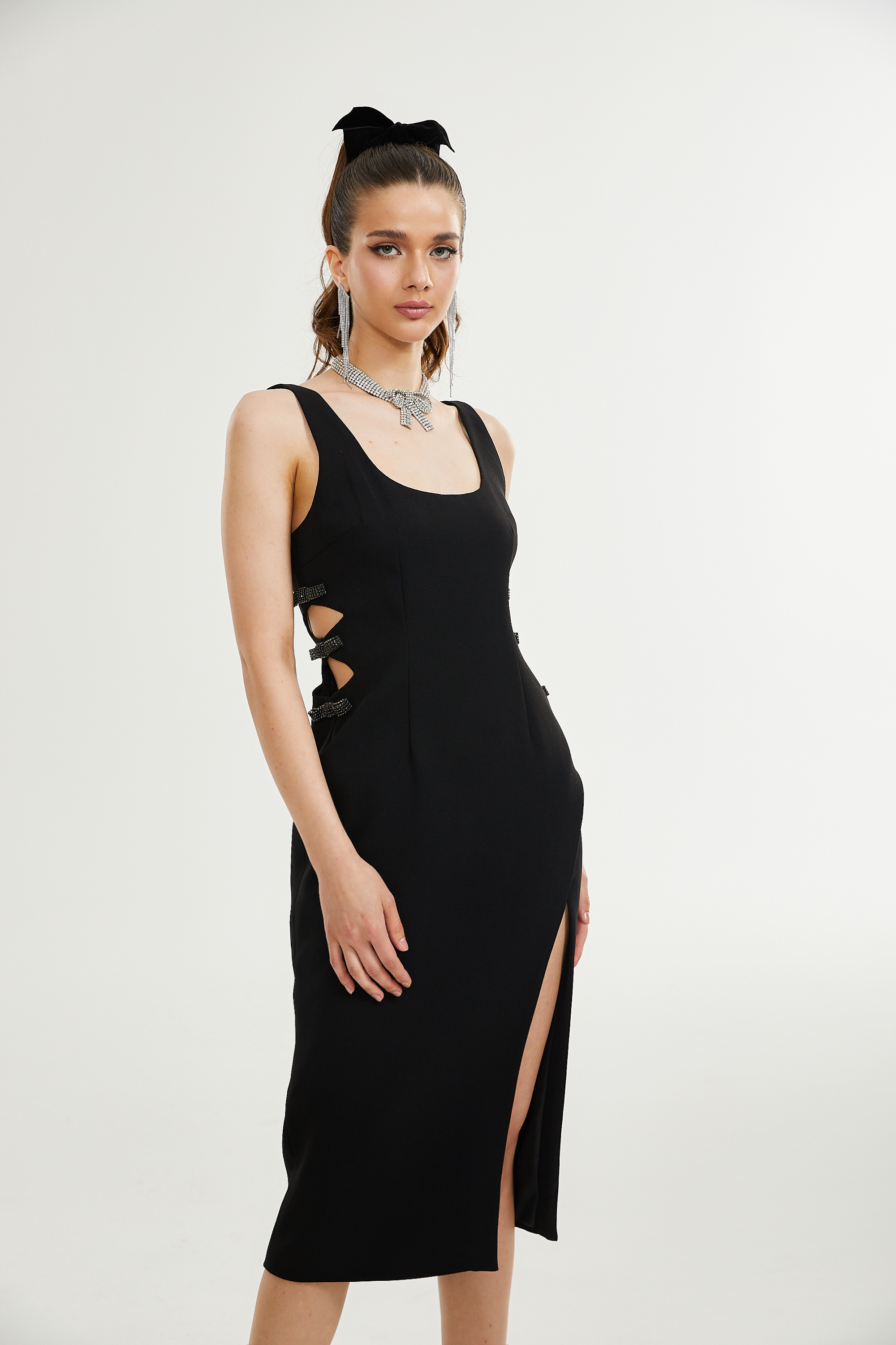 Liane Midikleid mit Cut-Out und Schleifendetail 