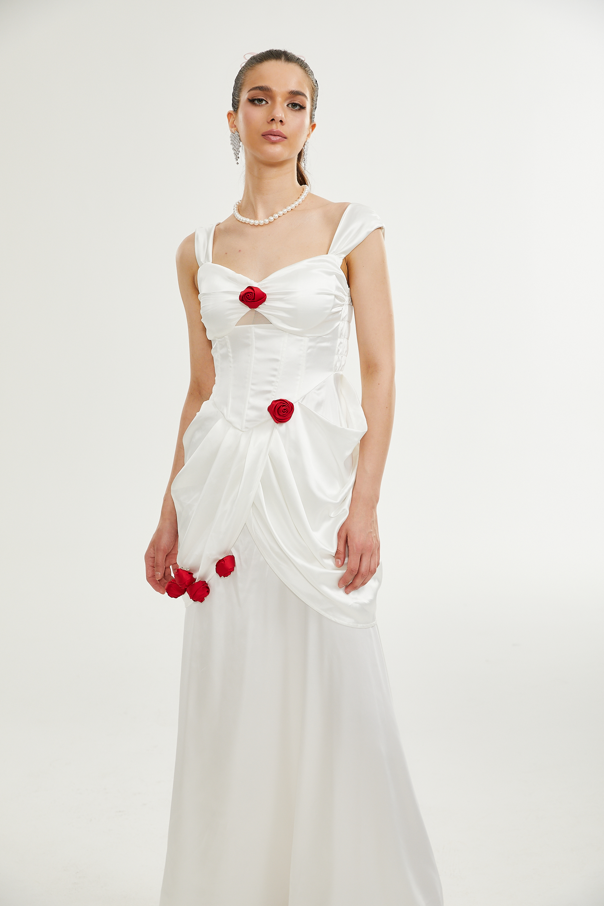 Adelita plissiertes Maxikleid mit Rosendetail 