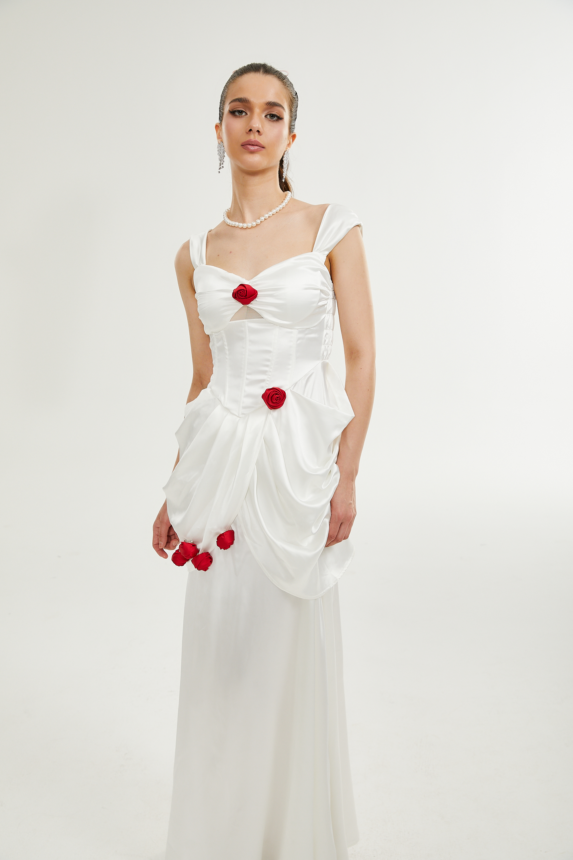 Adelita plissiertes Maxikleid mit Rosendetail 