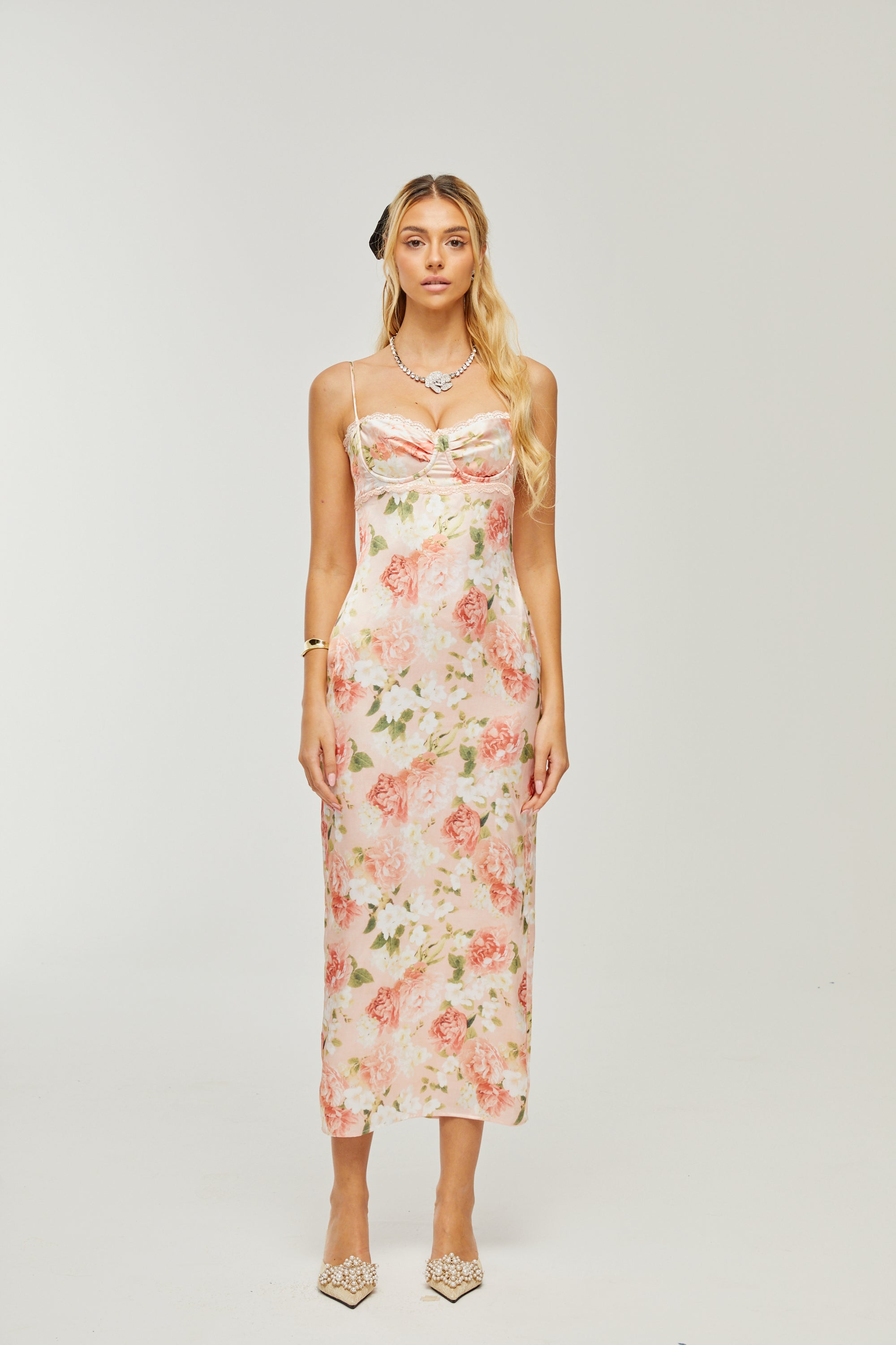 Maxi abito Yvette in raso con stampa floreale rosa 