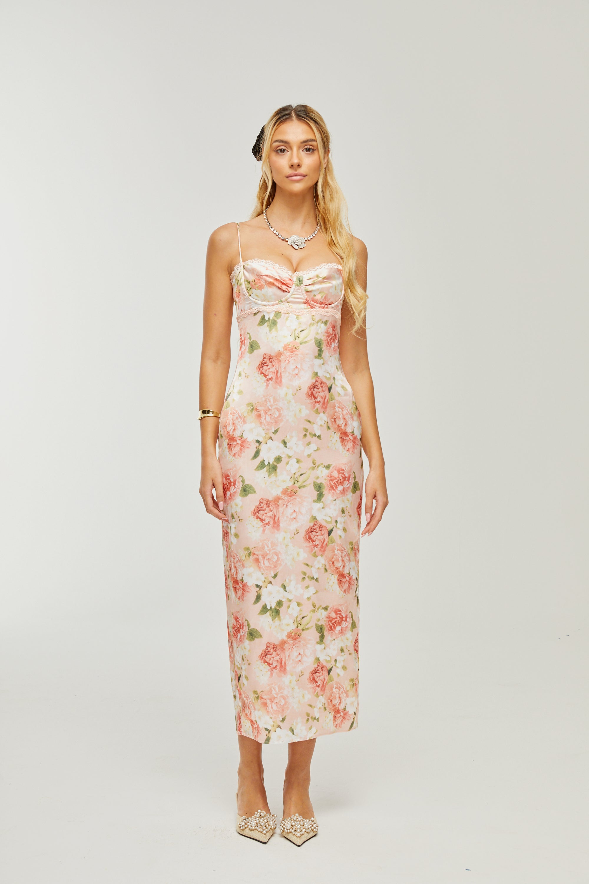 Maxi abito Yvette in raso con stampa floreale rosa 