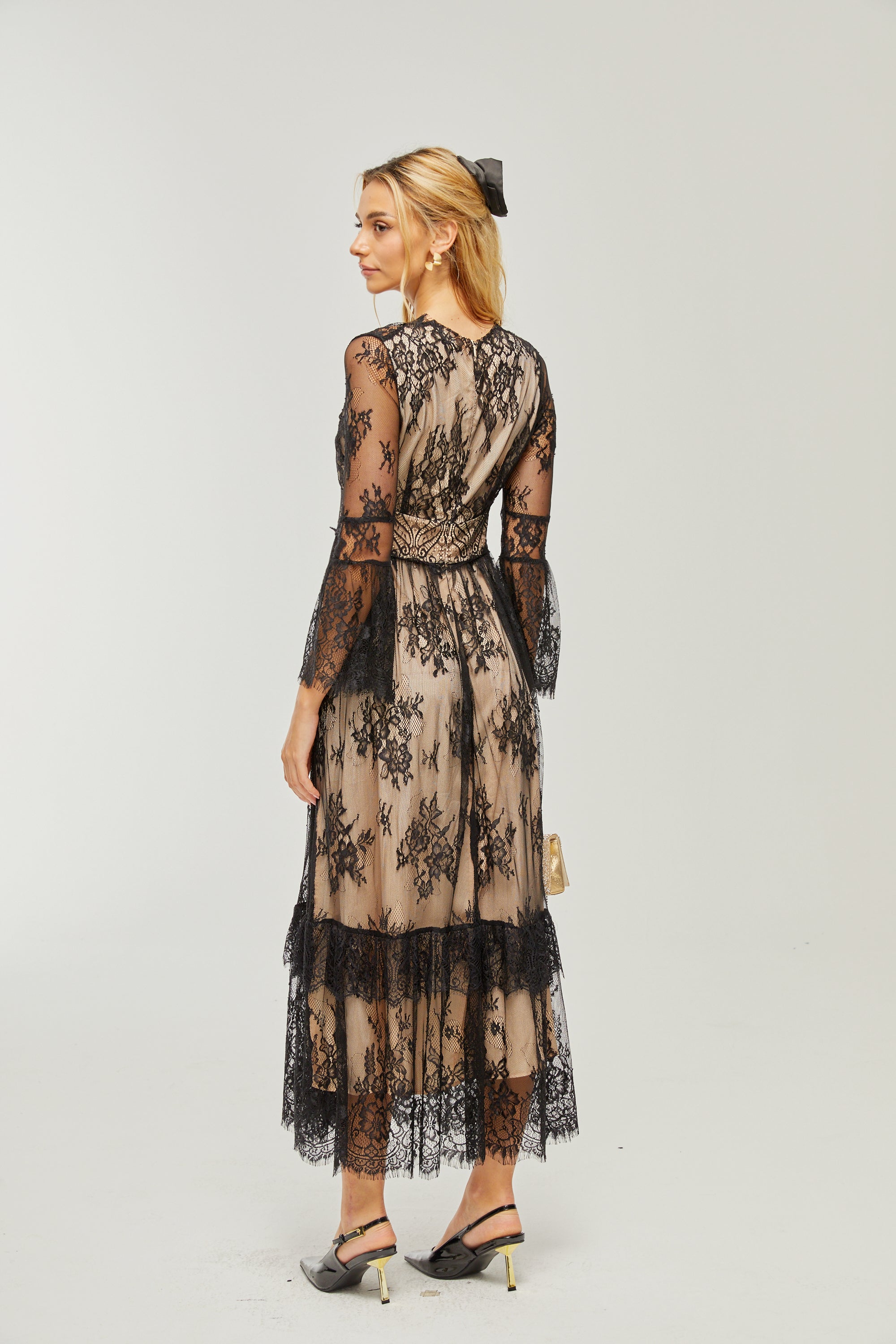 Abito midi Louise in pizzo con scollo a V 