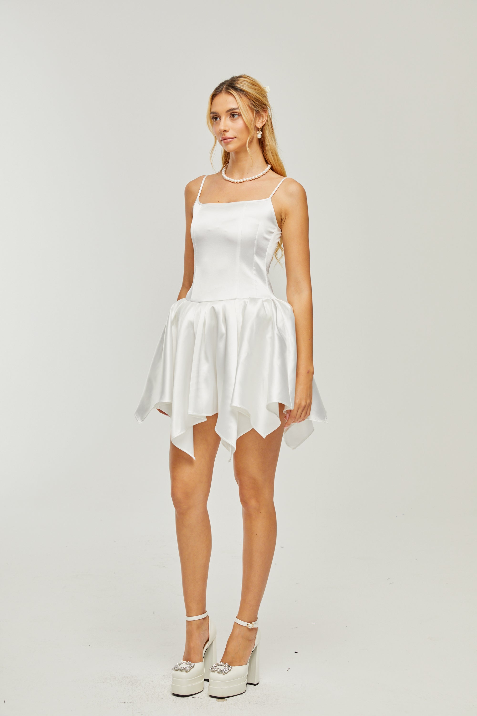 Asymmetrisches Satin-Minikleid Lanetta