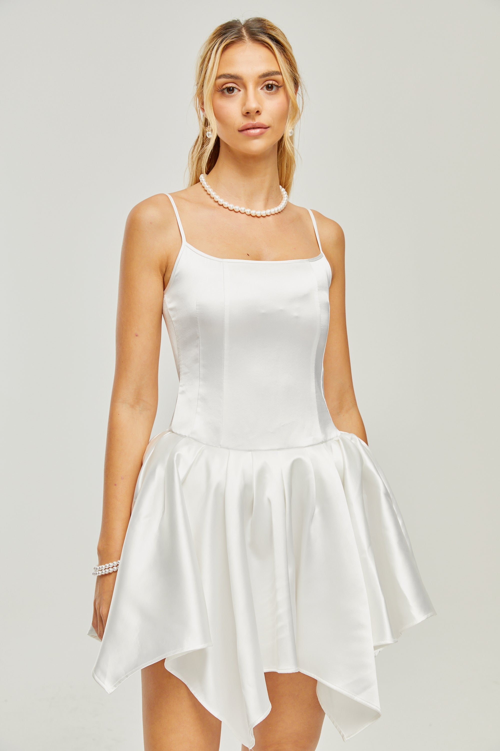 Asymmetrisches Satin-Minikleid Lanetta