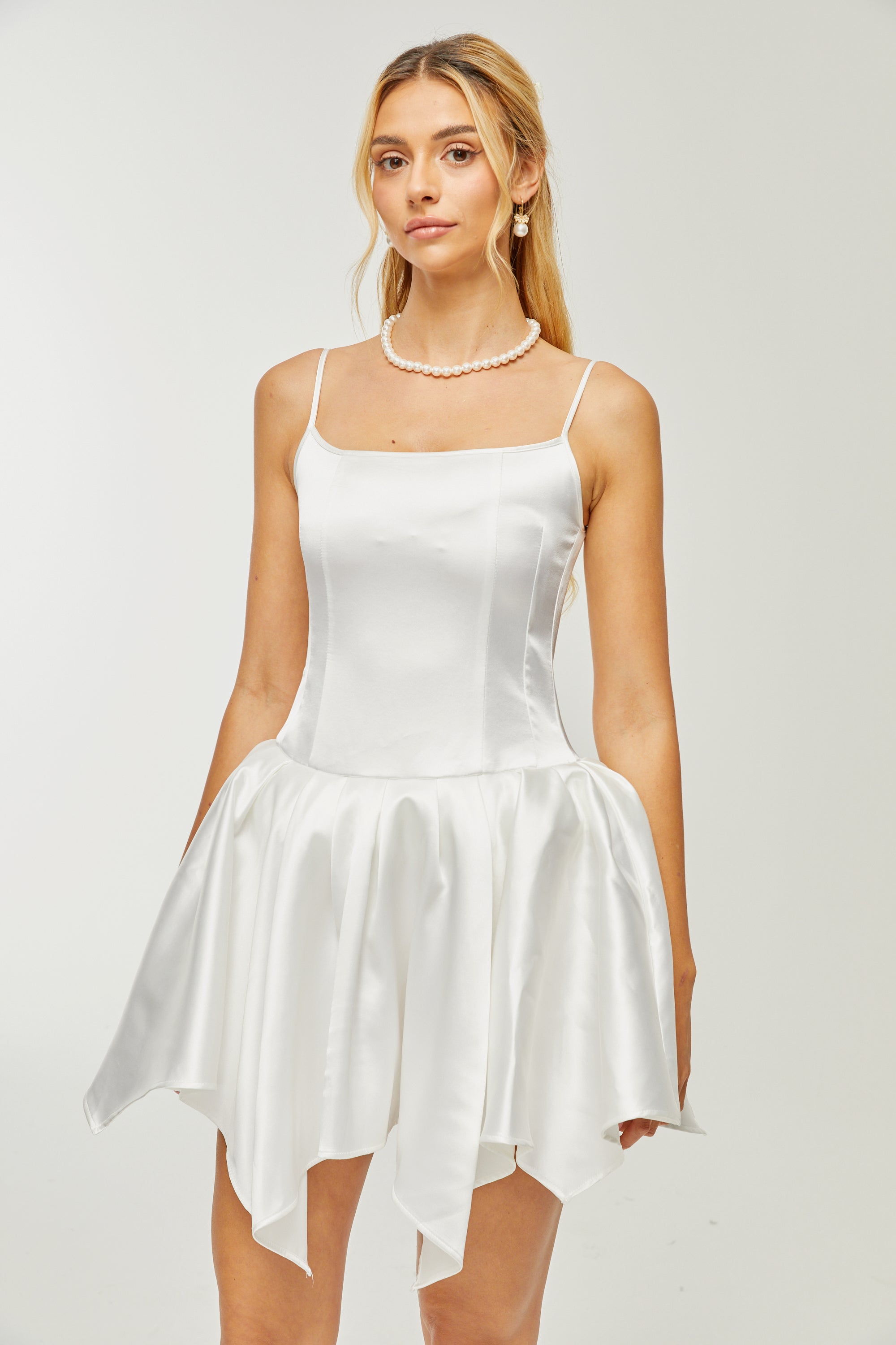 Asymmetrisches Satin-Minikleid Lanetta