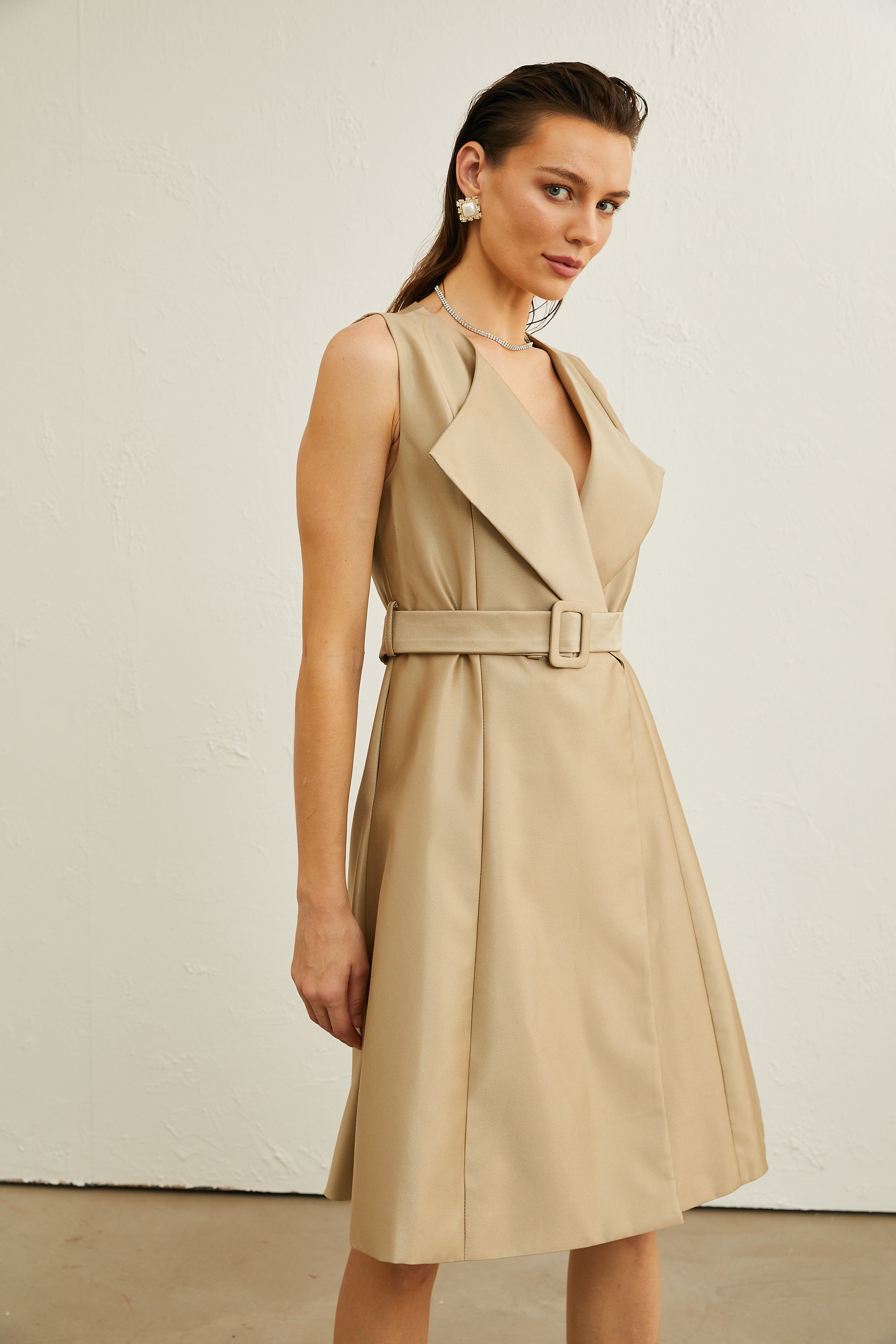 Gisèle sleeveless belted midi dress