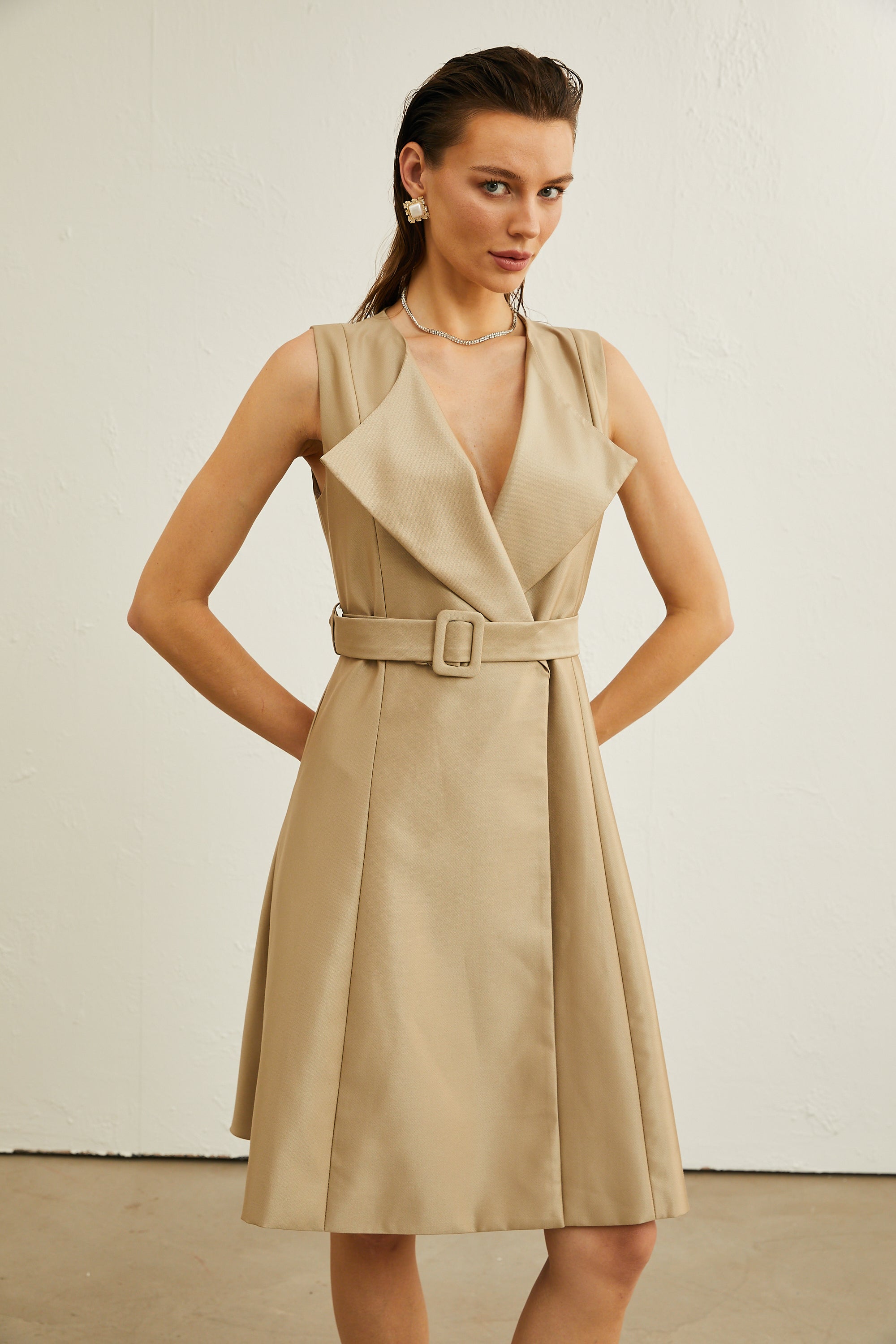 Gisèle sleeveless belted midi dress