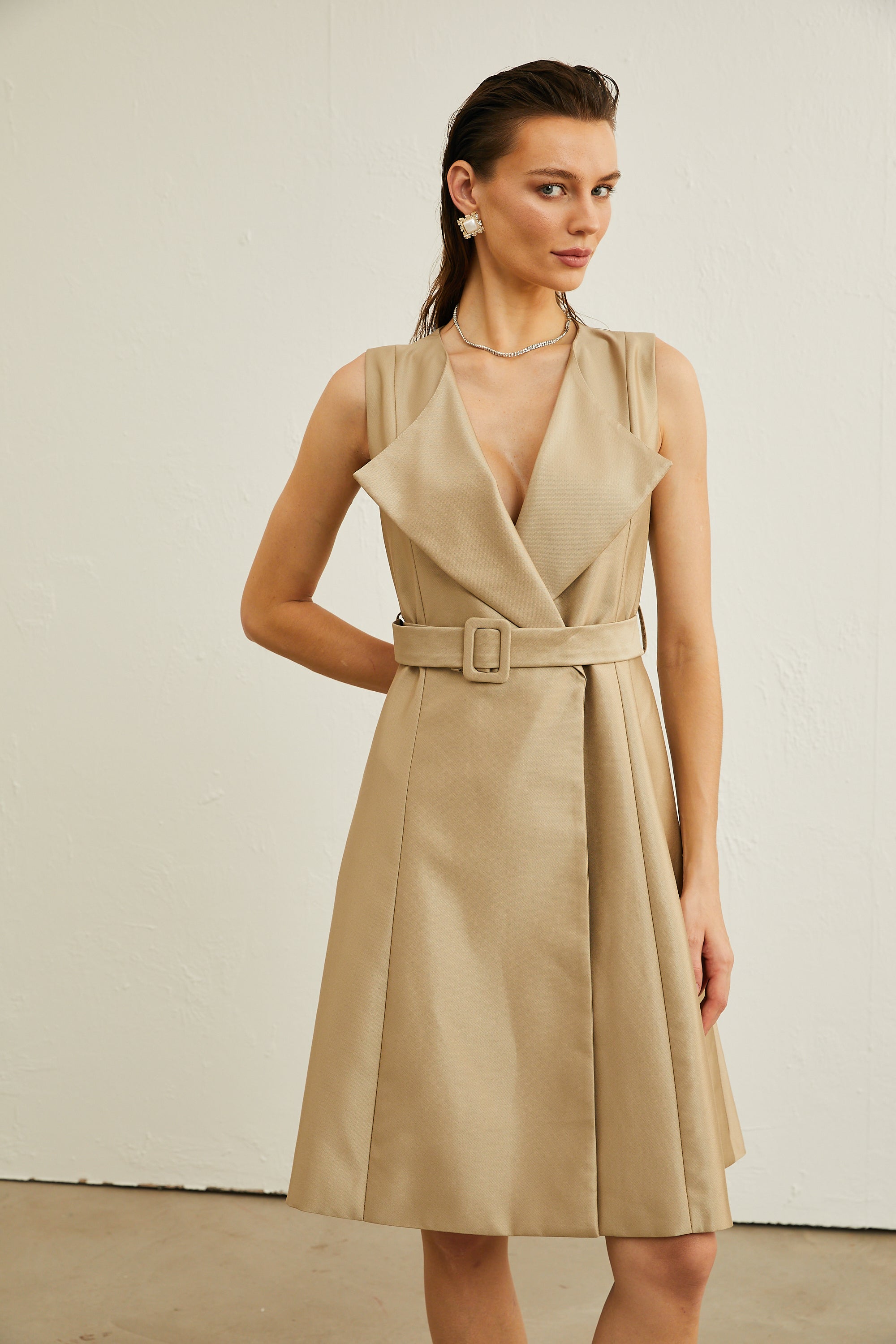 Gisèle sleeveless belted midi dress