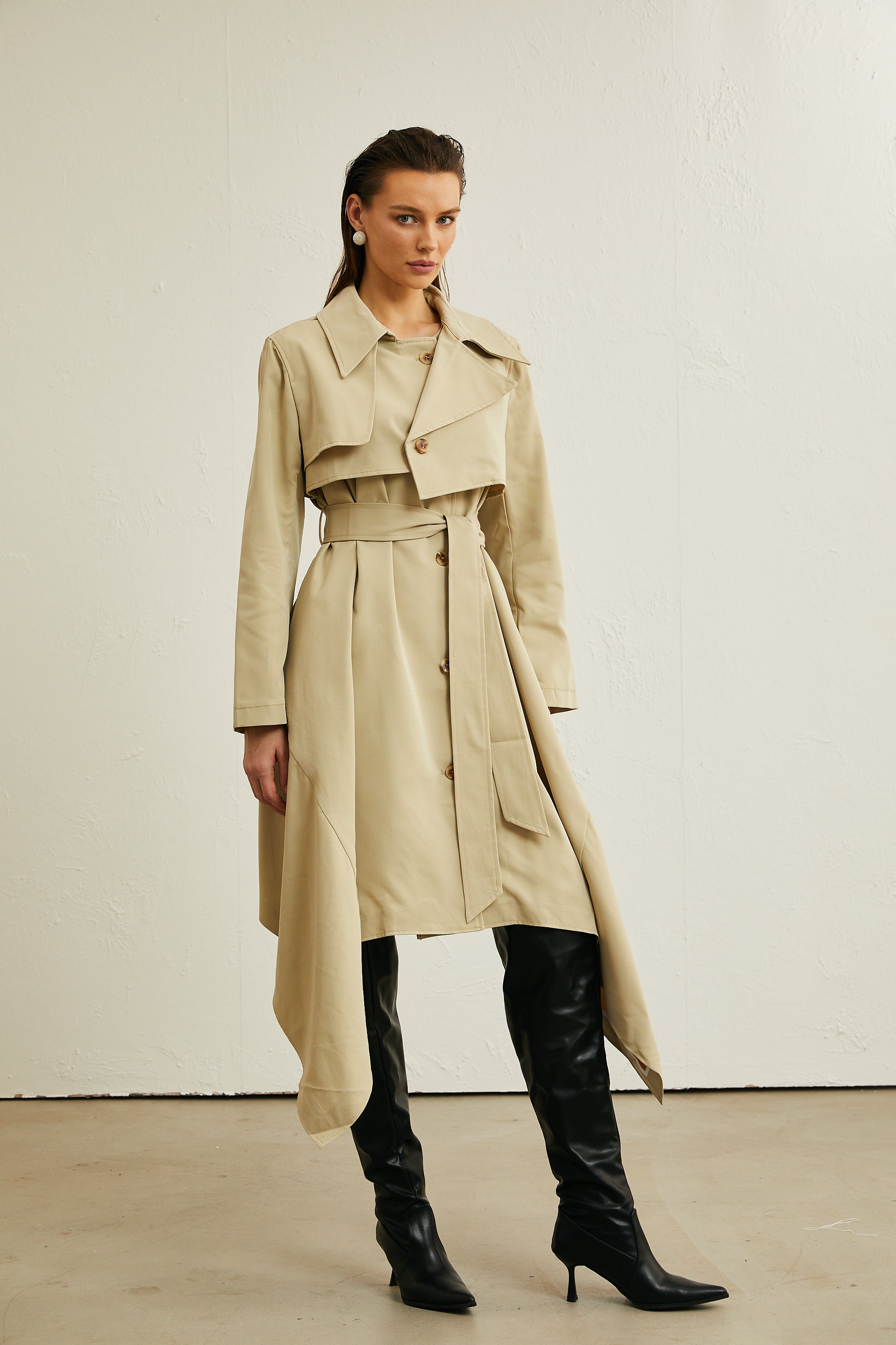 Gisèle khaki asymmetric-hem trench coat