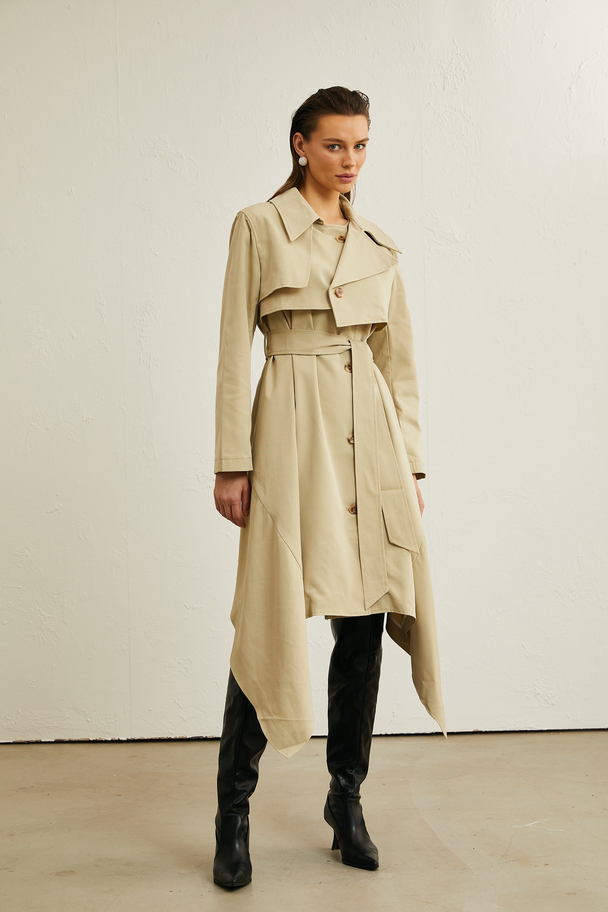 Gisèle khaki asymmetric-hem trench coat