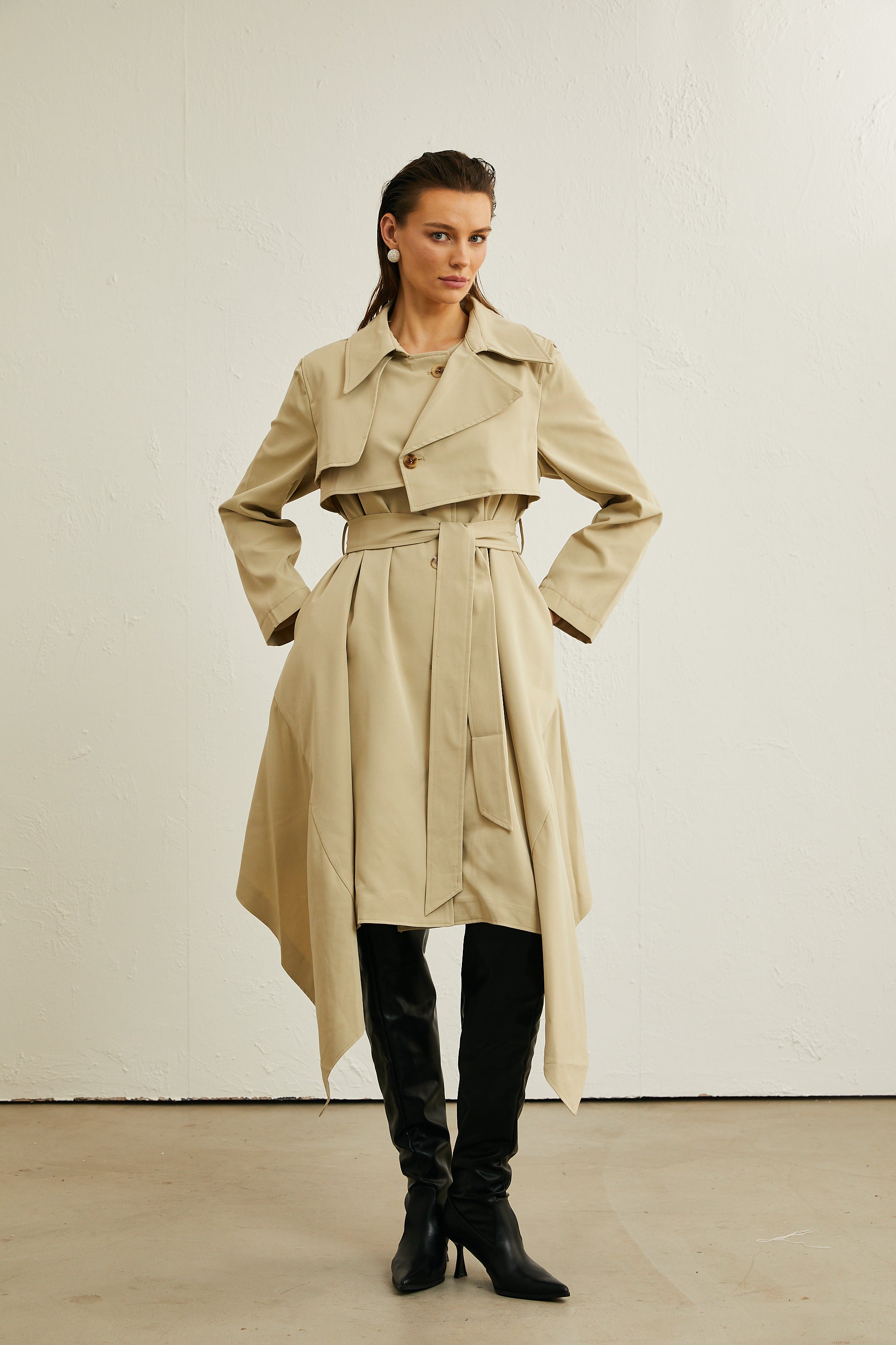 Gisèle khaki asymmetric-hem trench coat