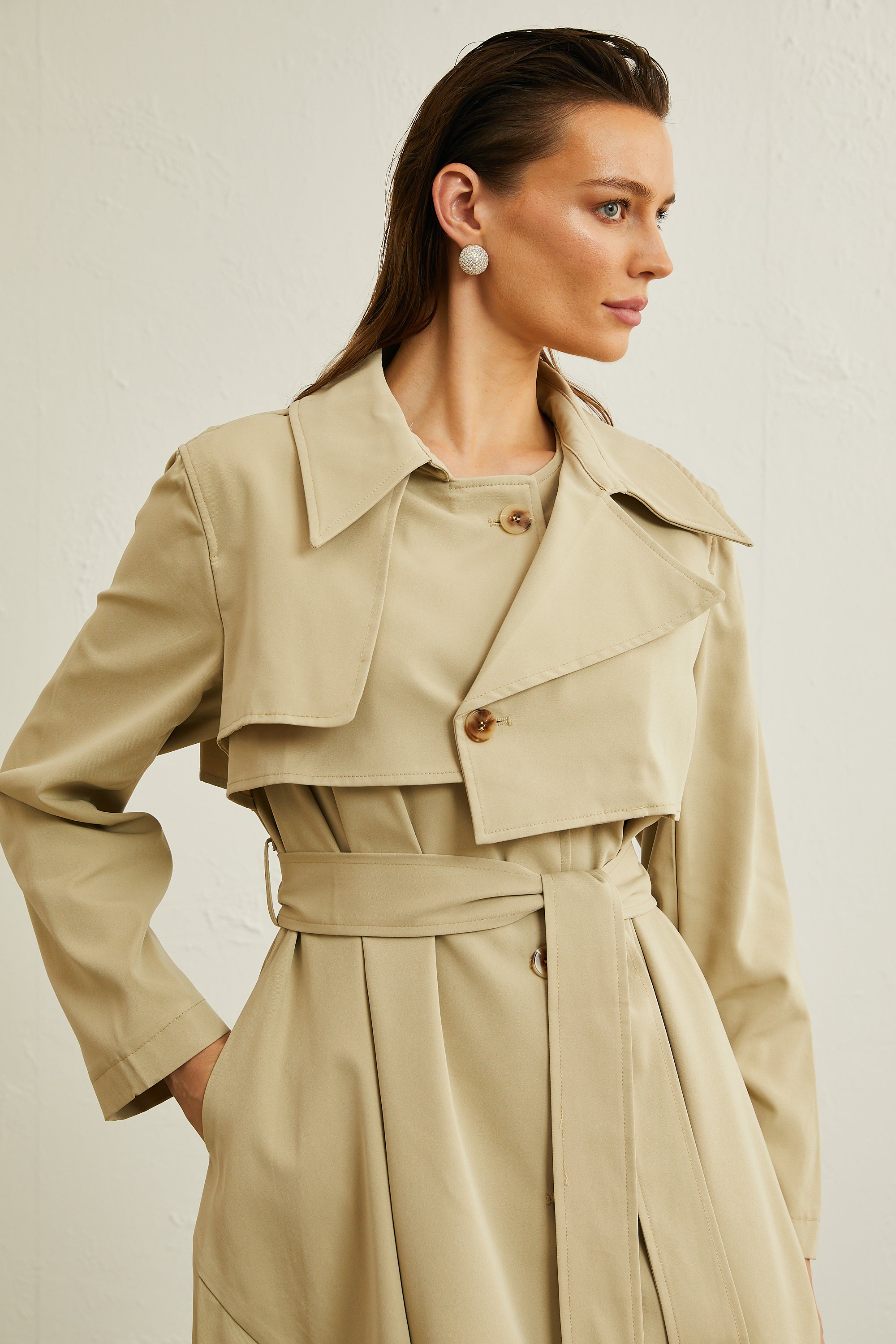 Gisèle khaki asymmetric-hem trench coat