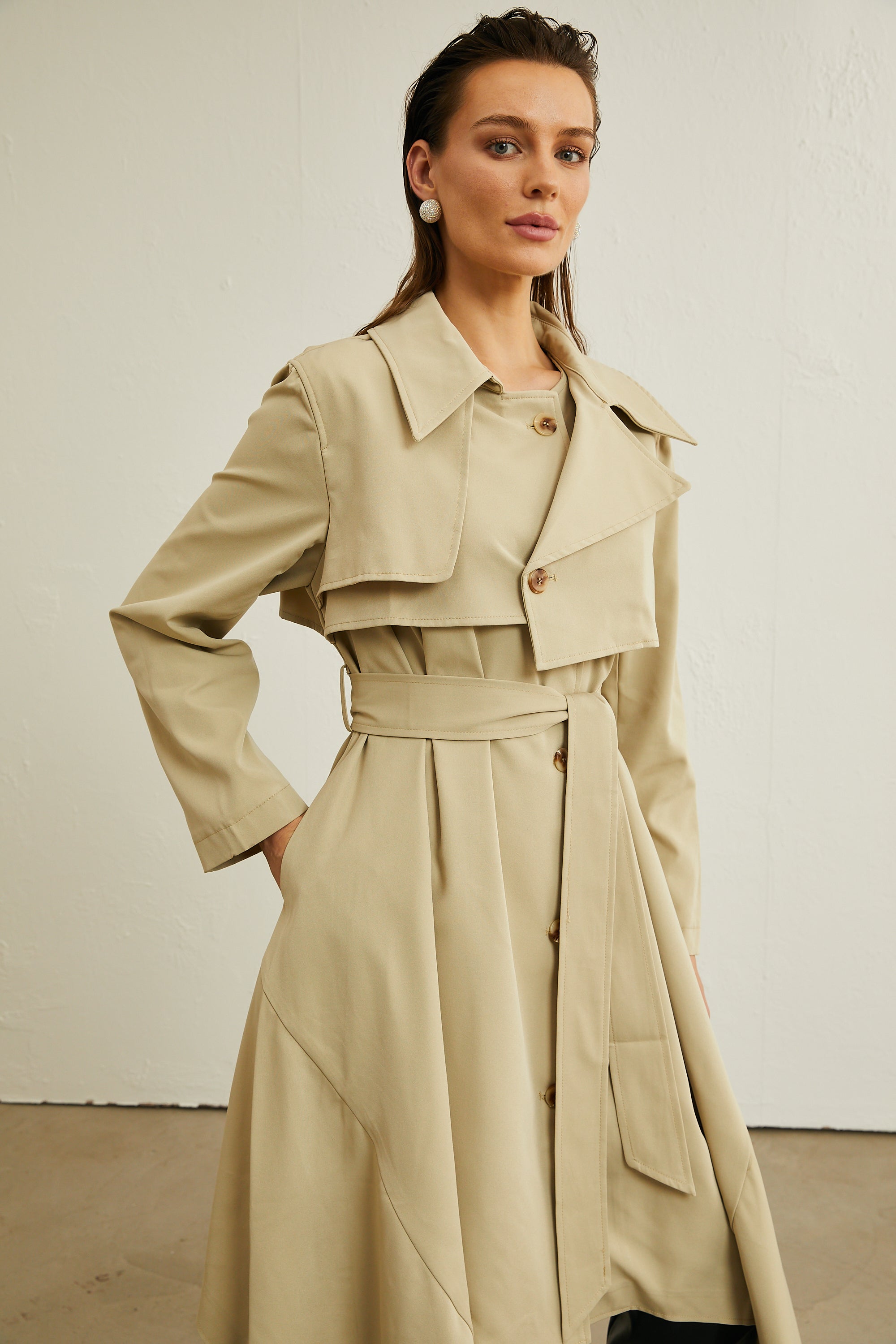 Gisèle khaki asymmetric-hem trench coat