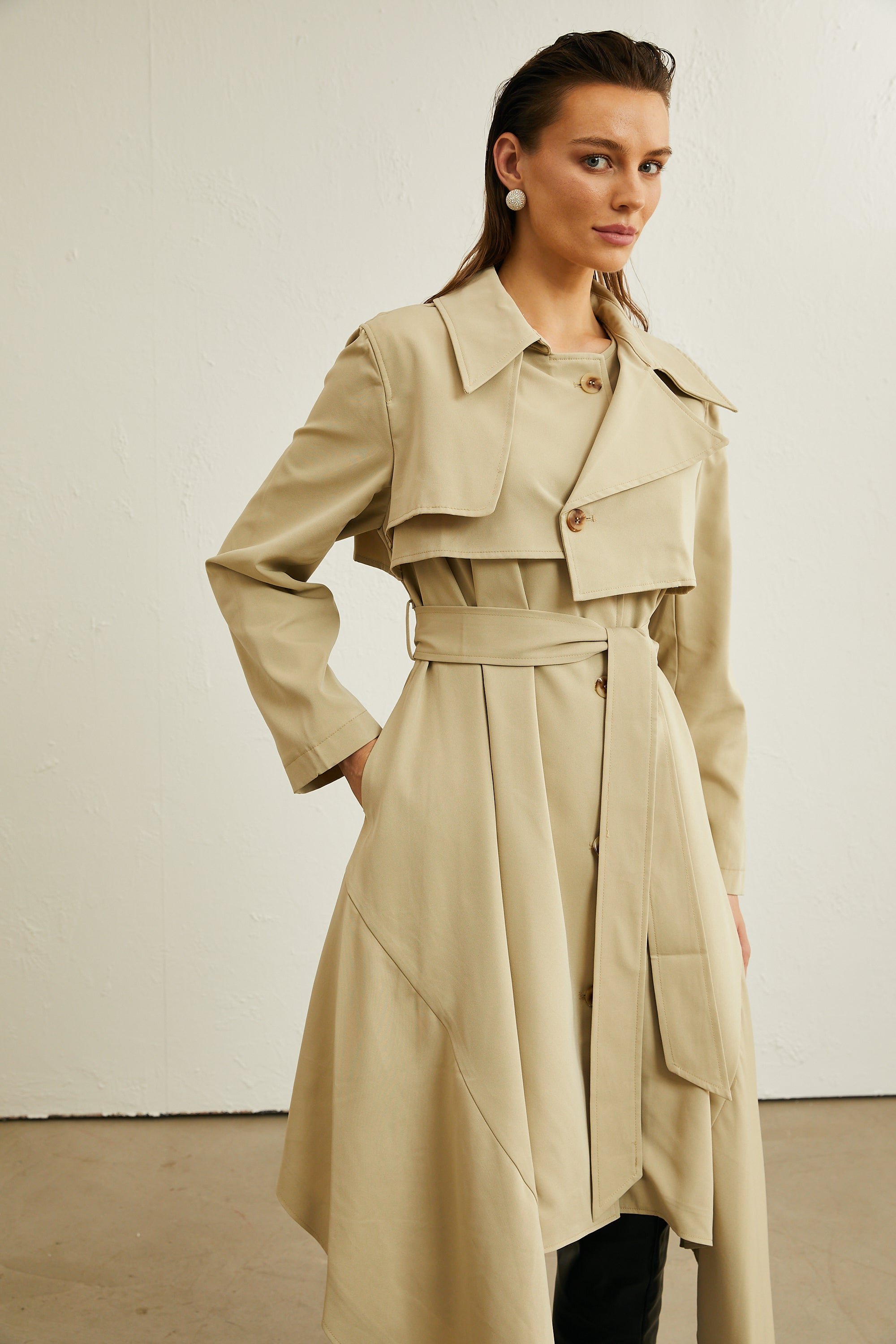 Gisèle khaki asymmetric-hem trench coat