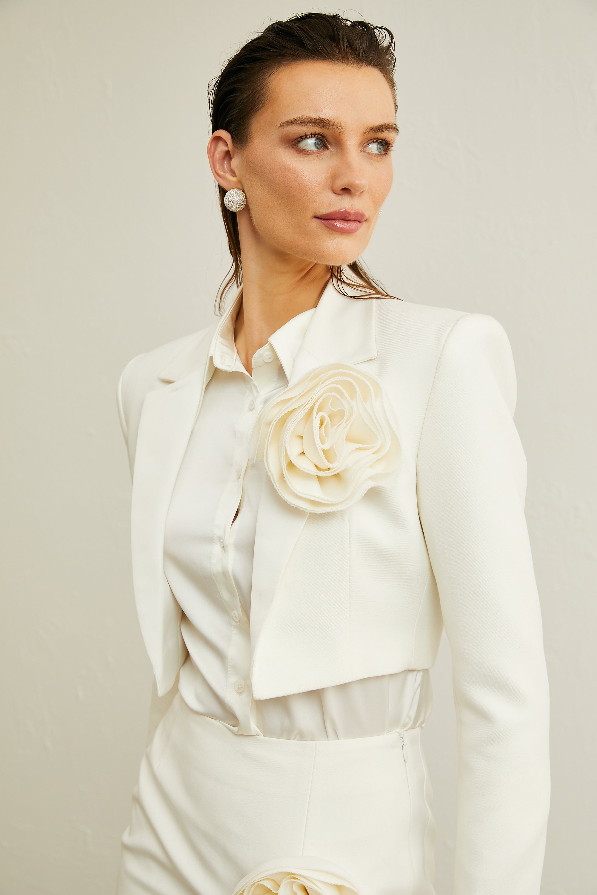 Cordélia white faux-flower jacket & skirt matching set