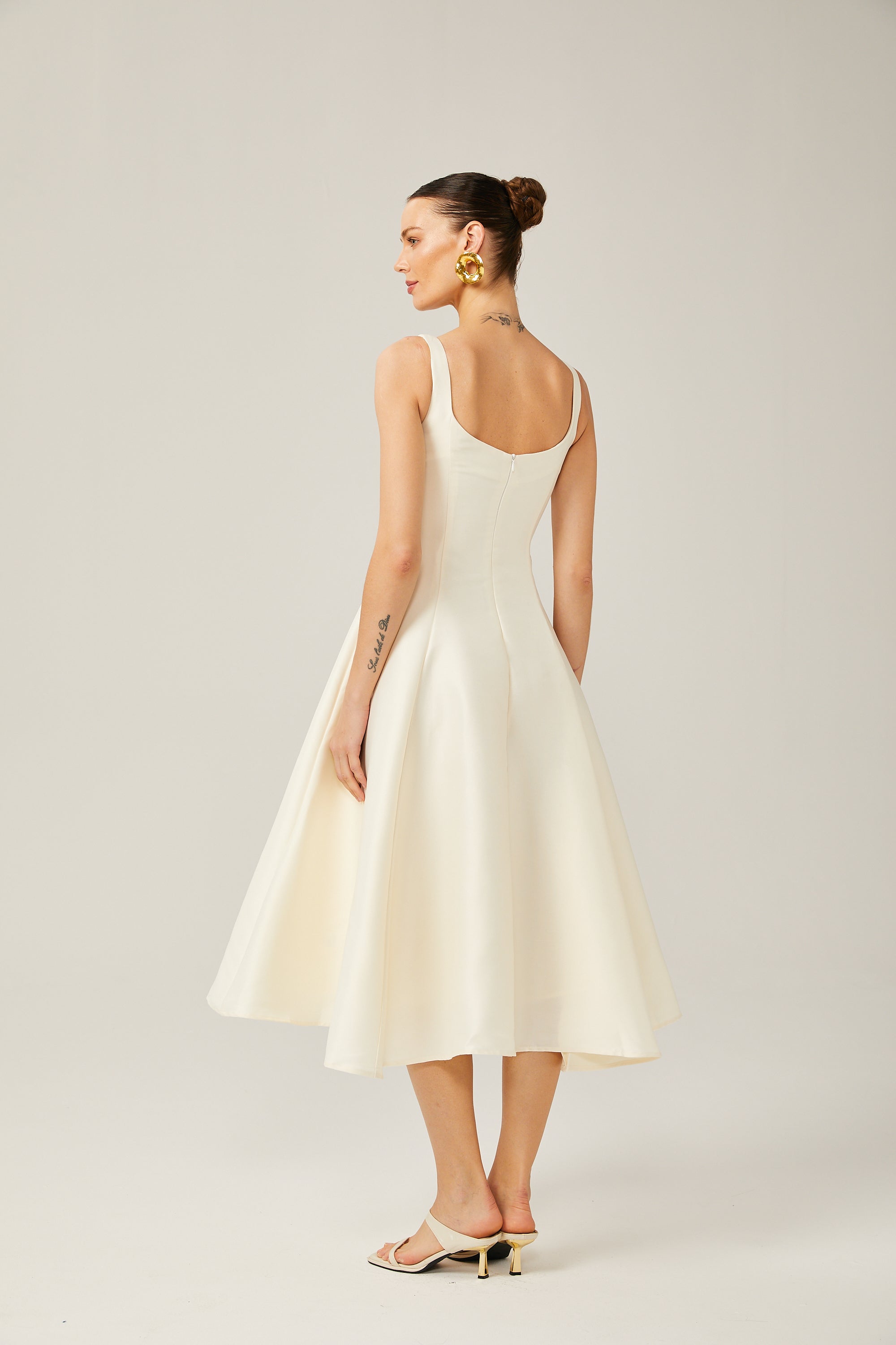 Léonor satin fitted flared midi dress