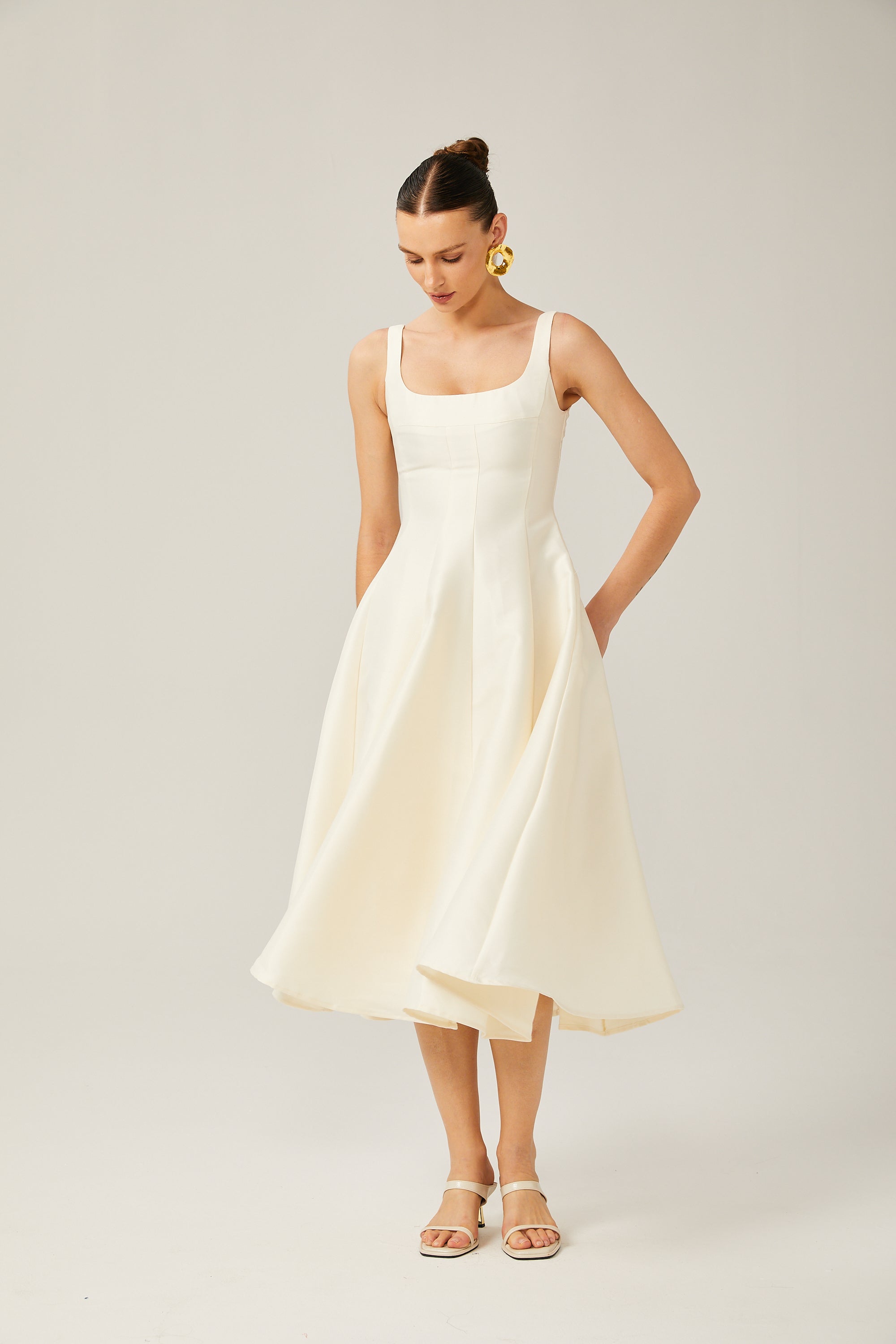 Léonor satin fitted flared midi dress