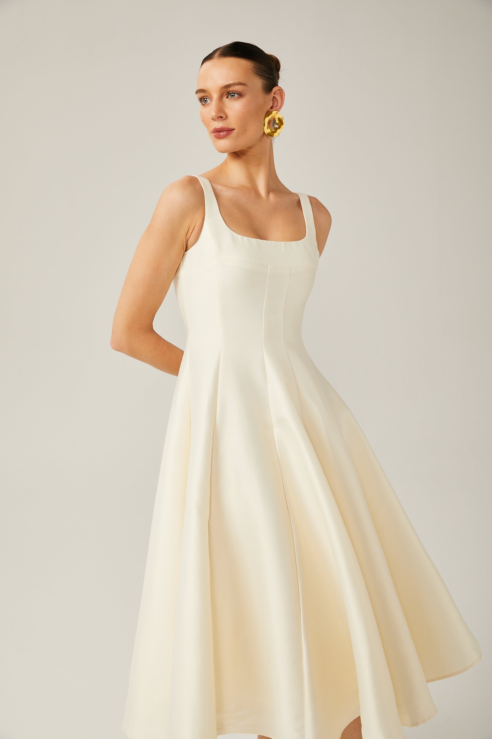 Léonor satin fitted flared midi dress