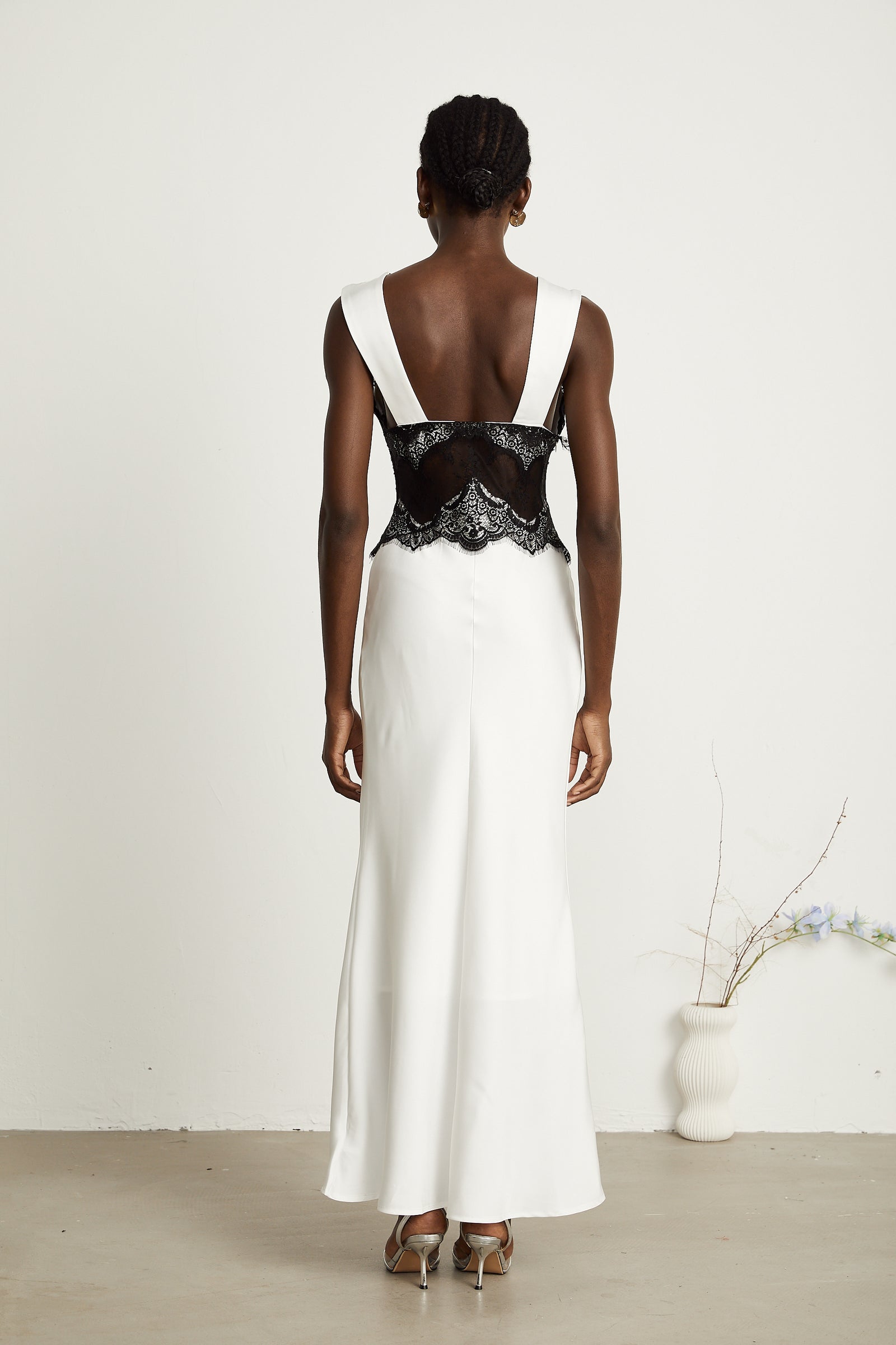 Lace Detailed Contrasted Dress