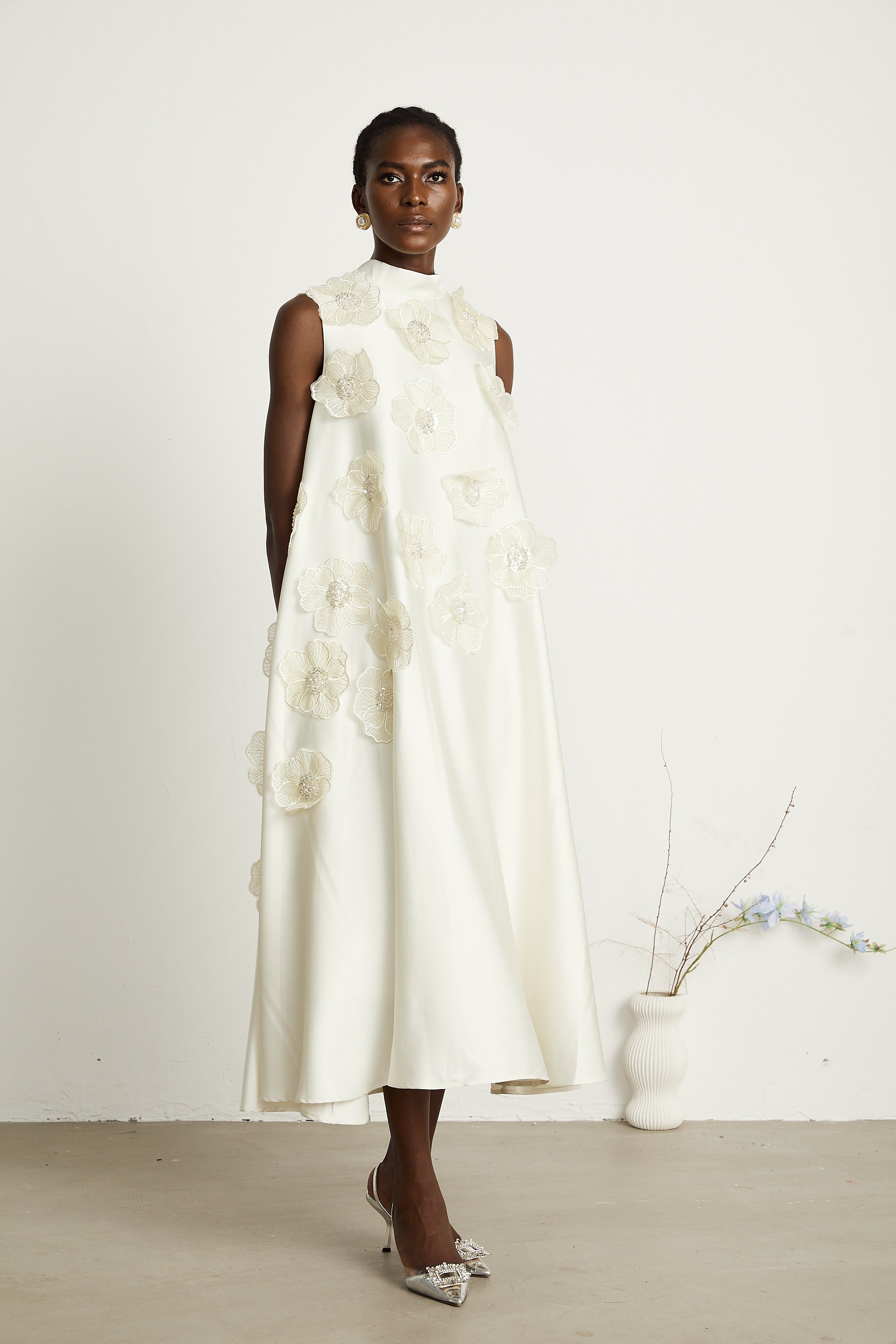 Émilie white sleeveless floral-applique maxi dress