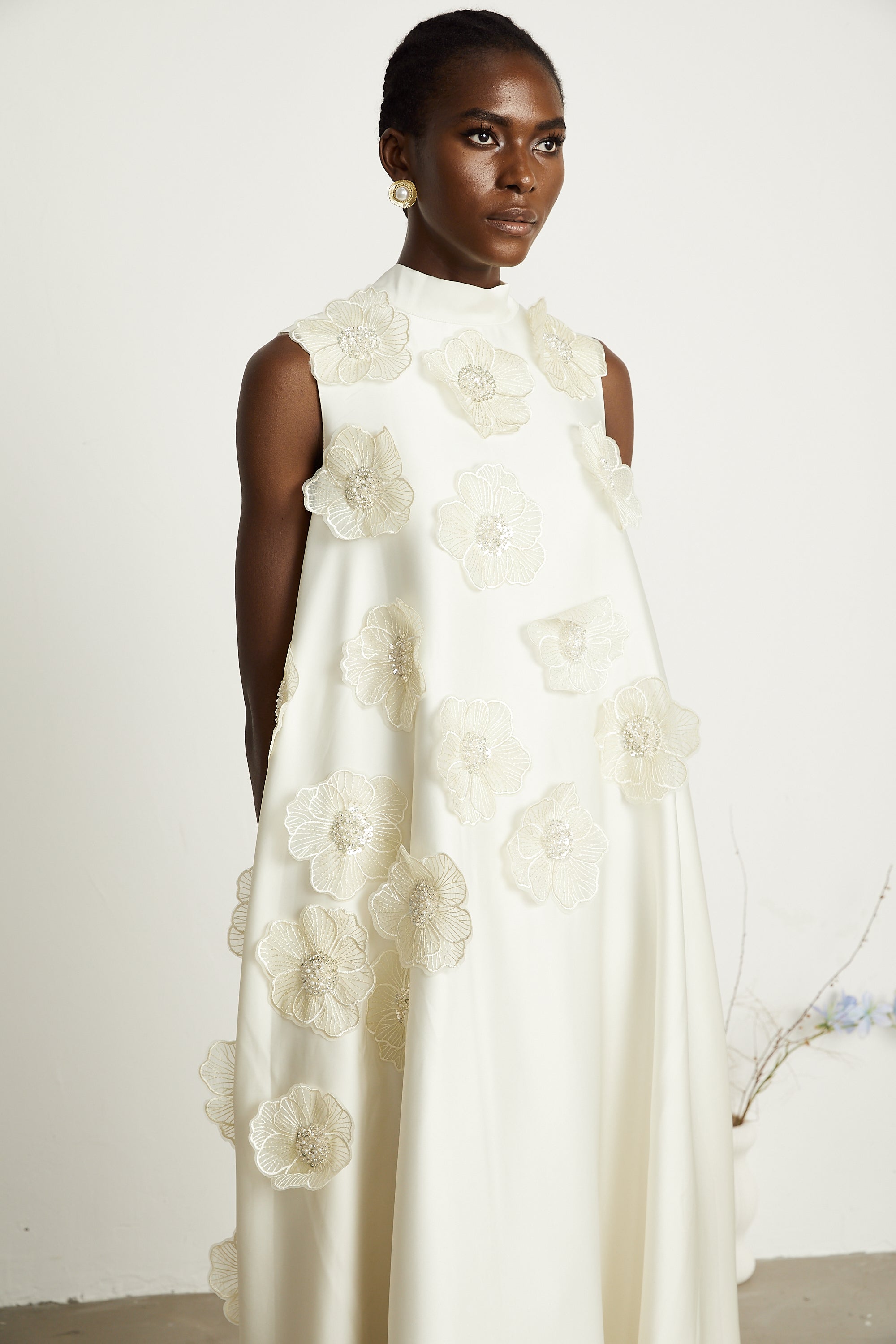 Émilie white sleeveless floral-applique maxi dress