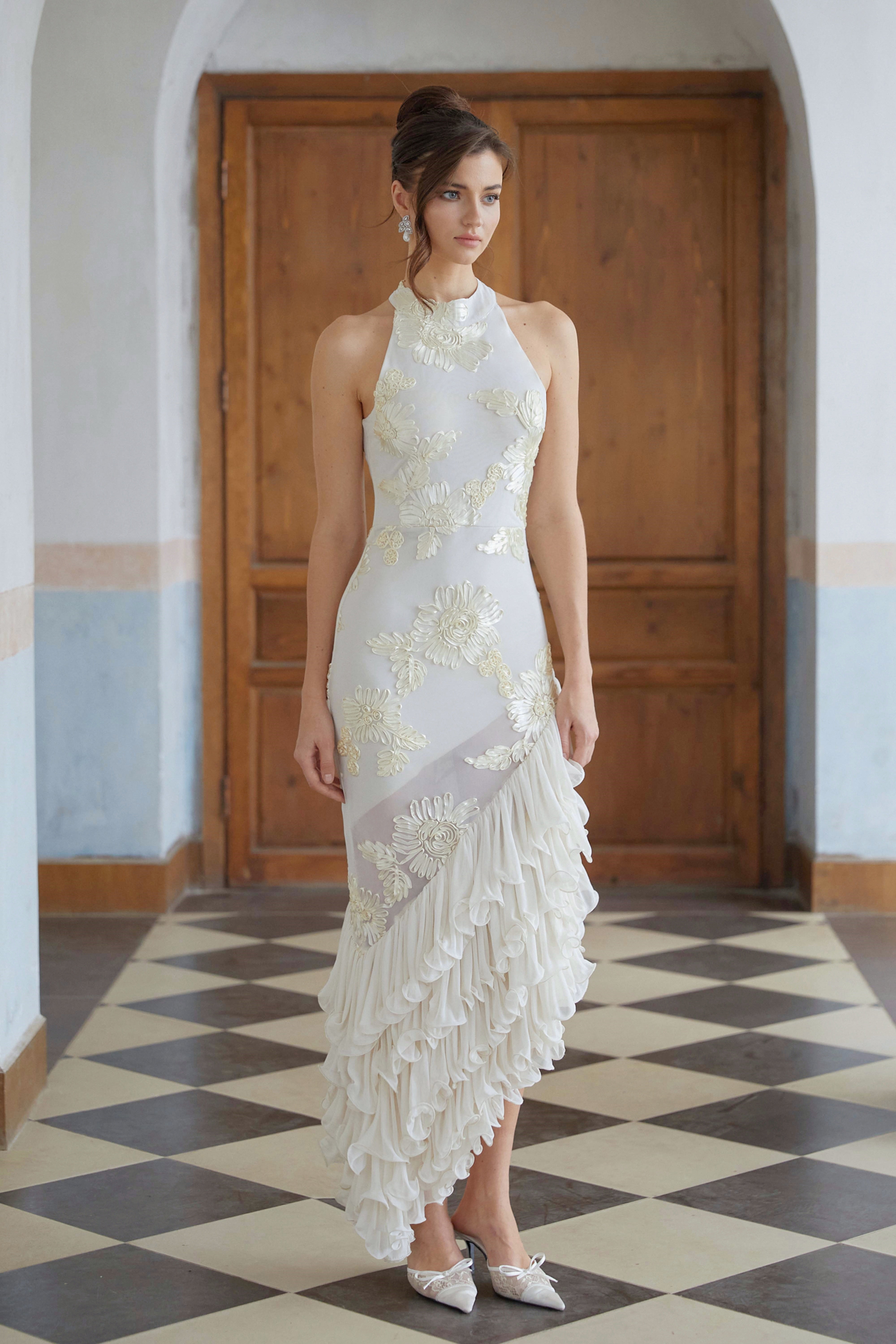 Théoline Neutrales, asymmetrisches, gerafftes Blumen-Midikleid